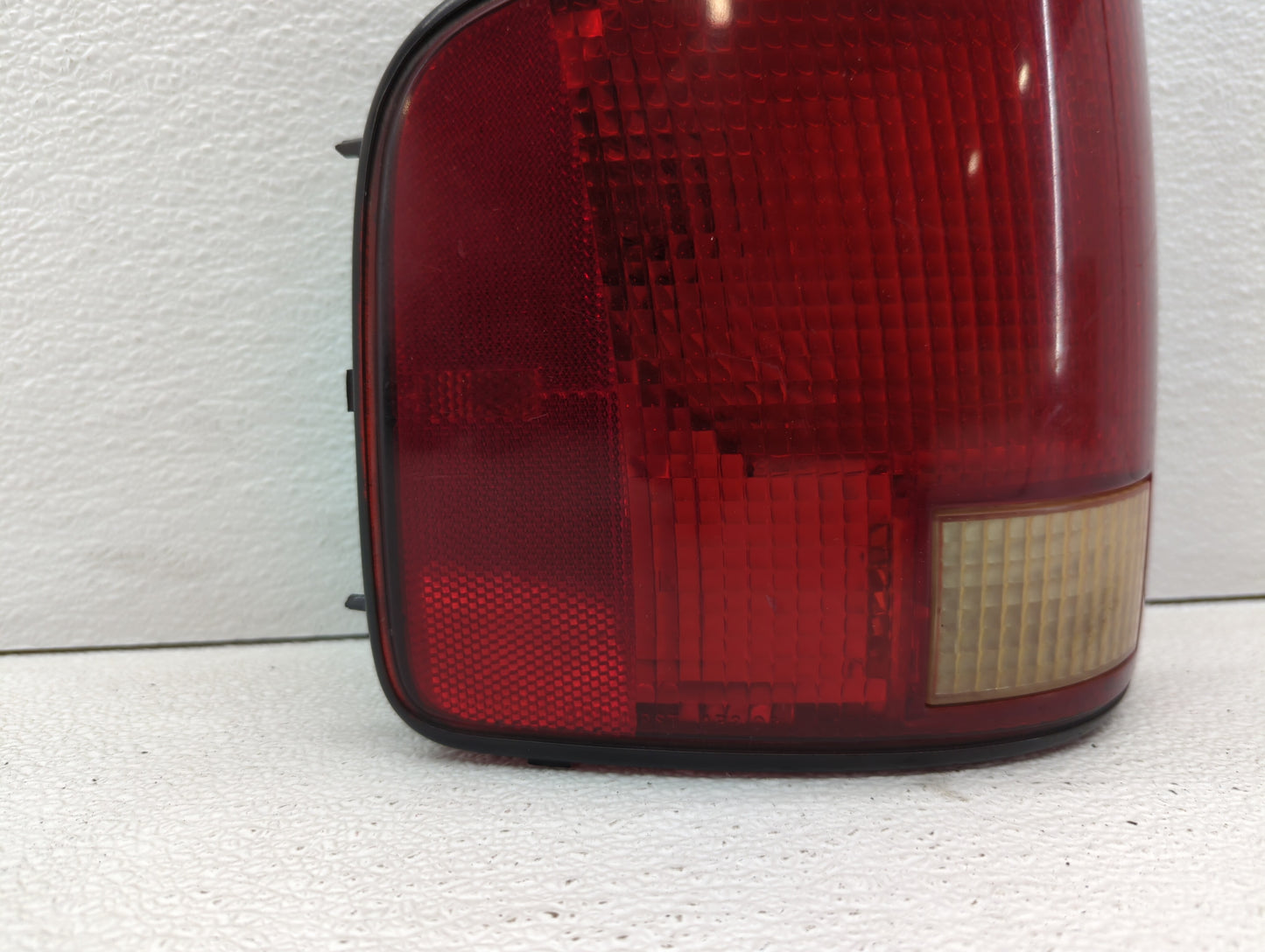 1994-2003 Chevrolet S10 Tail Light Assembly Driver Left OEM P/N:16516093 Fits OEM Used Auto Parts - Oemusedautoparts1.com