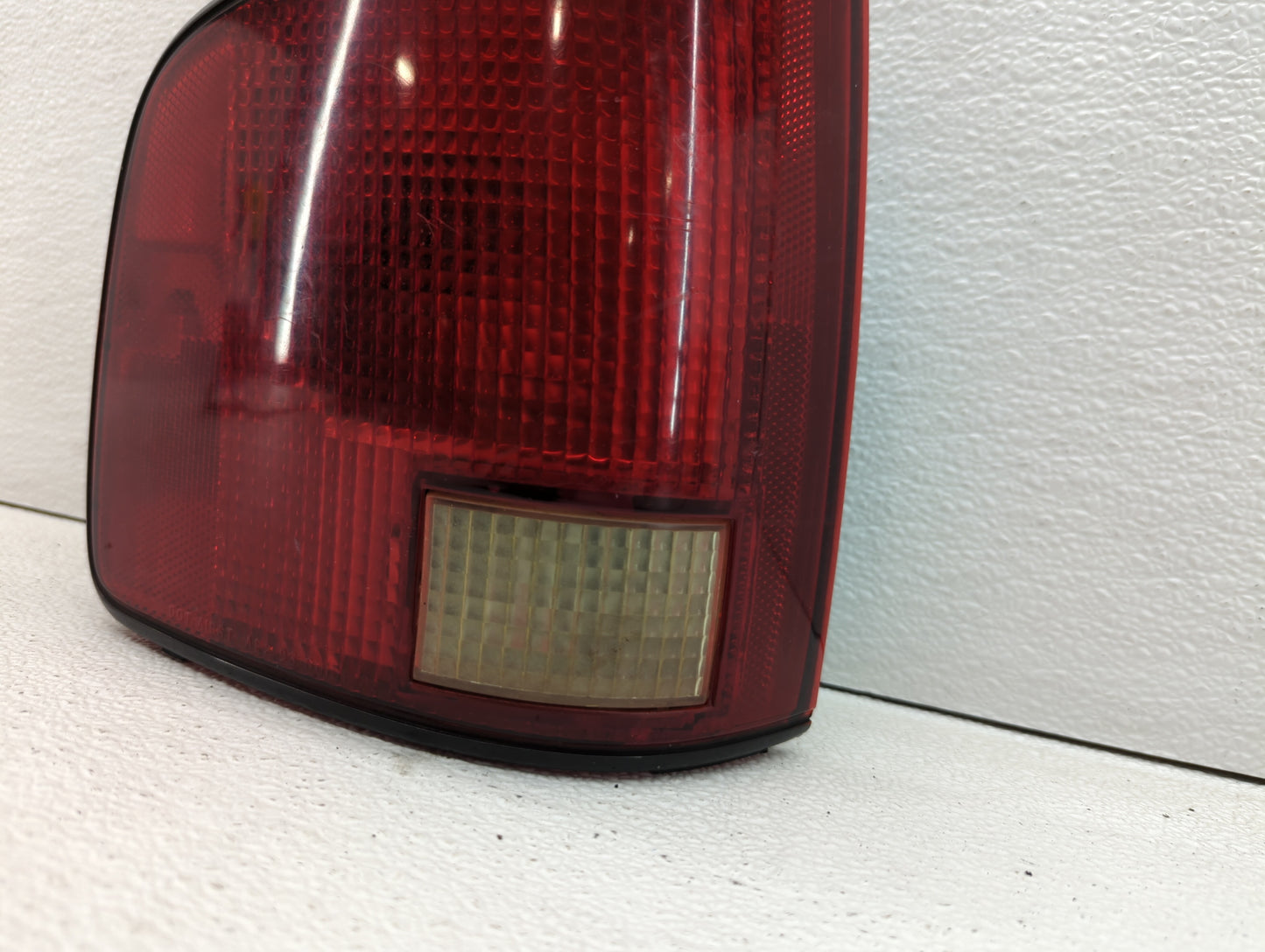 1994-2003 Chevrolet S10 Tail Light Assembly Driver Left OEM P/N:16516093 Fits OEM Used Auto Parts - Oemusedautoparts1.com