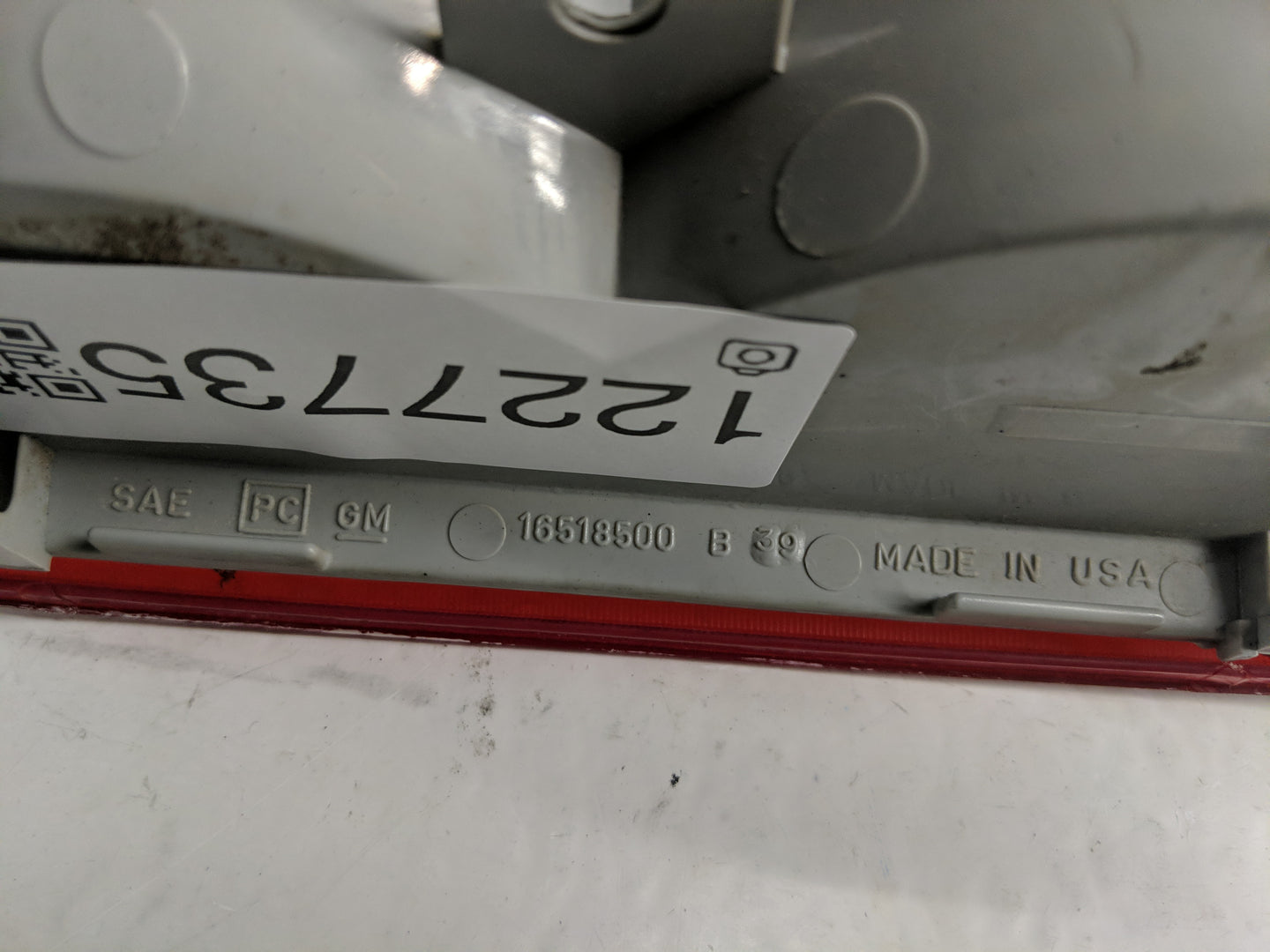 1999 Chevrolet S10 Blazer Tail Light Assembly Passenger Right OEM P/N:16518499 Fits OEM Used Auto Parts - Oemusedautoparts1.