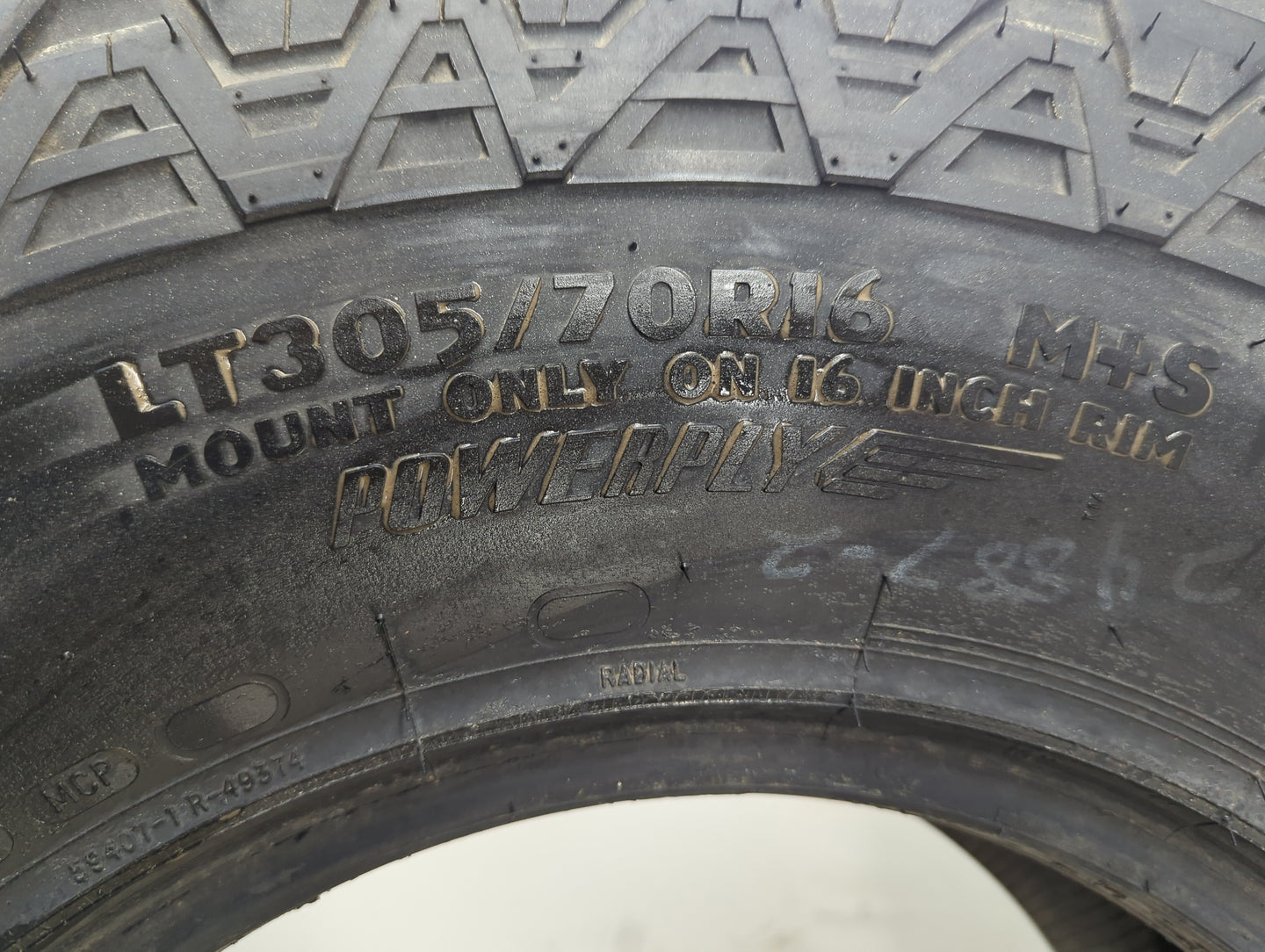 Used Tire LT305/70R16 MICKEY THOMPSON BAJA ATZ P3 124/121Q - Tread Depth 14/32 - Oemusedautoparts1.com