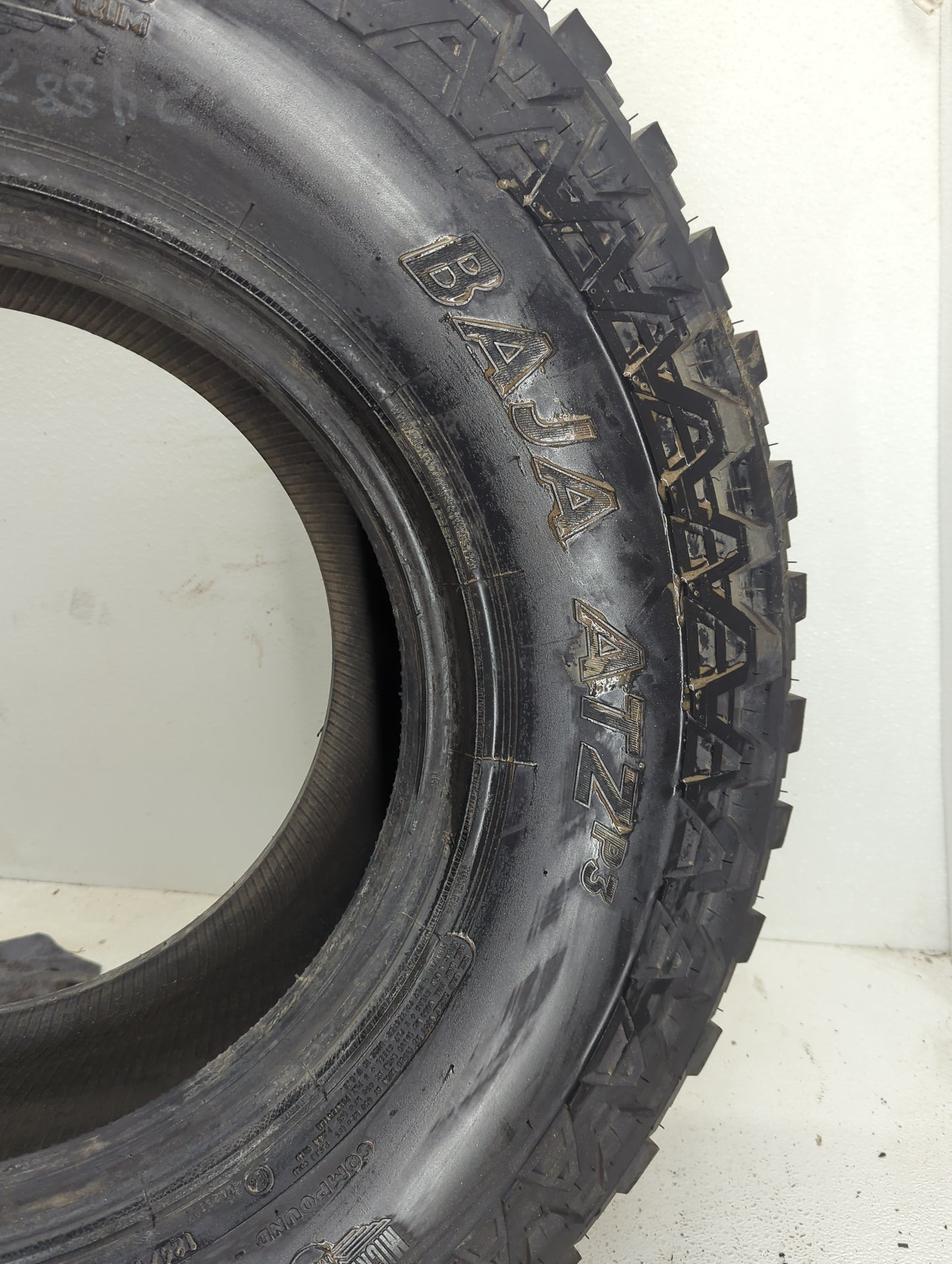 Used Tire LT305/70R16 MICKEY THOMPSON BAJA ATZ P3 124/121Q - Tread Depth 14/32 - Oemusedautoparts1.com