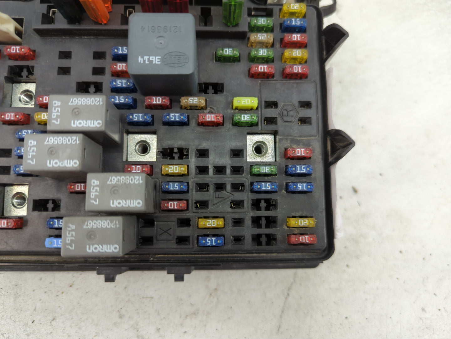 1999 Chevrolet Silverado 1500 Fusebox Fuse Box Panel Relay Module P/N:12193614 12088567 Fits OEM Used Auto Parts - Oemusedau