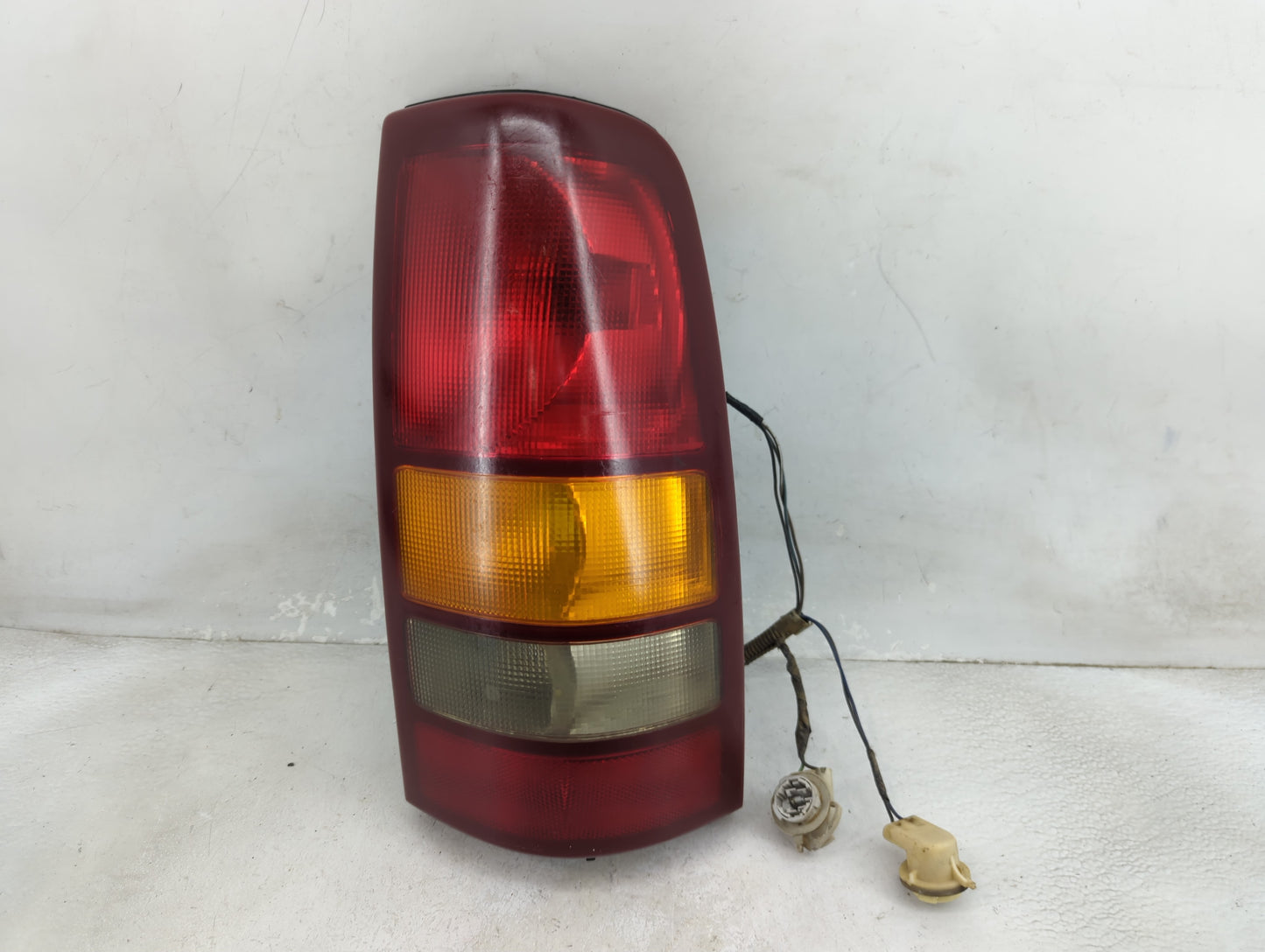1999 Chevrolet Silverado 1500 Tail Light Assembly Passenger Right OEM P/N:16524516 16524824 Fits OEM Used Auto Parts - Oemus