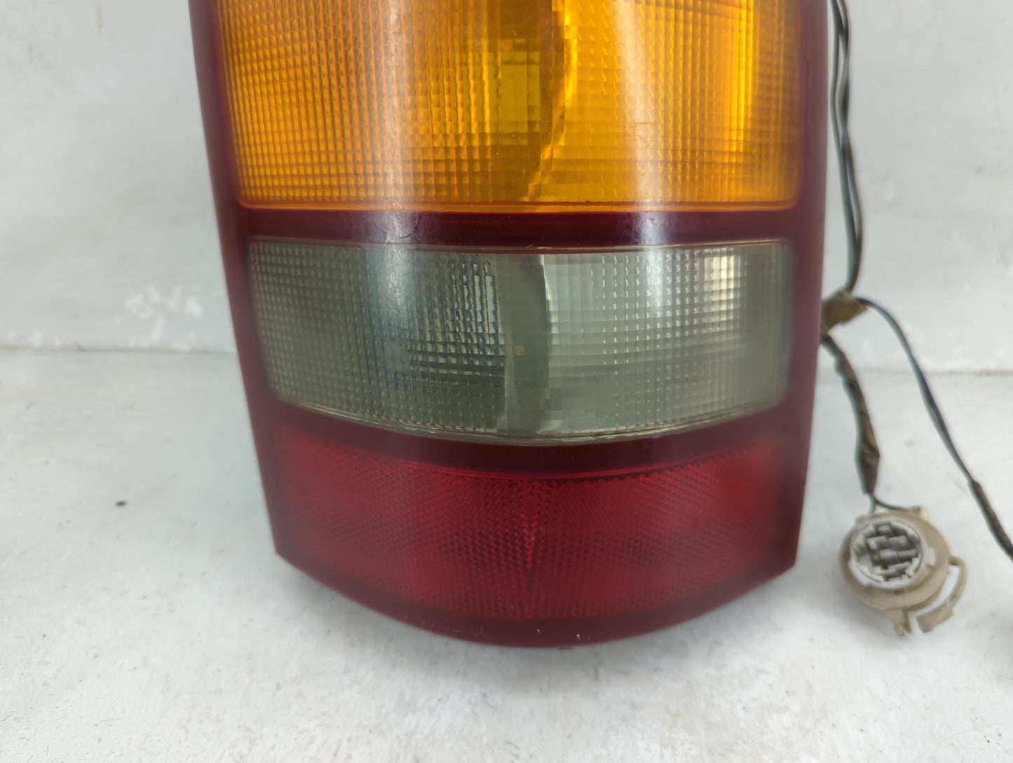 1999 Chevrolet Silverado 1500 Tail Light Assembly Passenger Right OEM P/N:16524516 16524824 Fits OEM Used Auto Parts - Oemus
