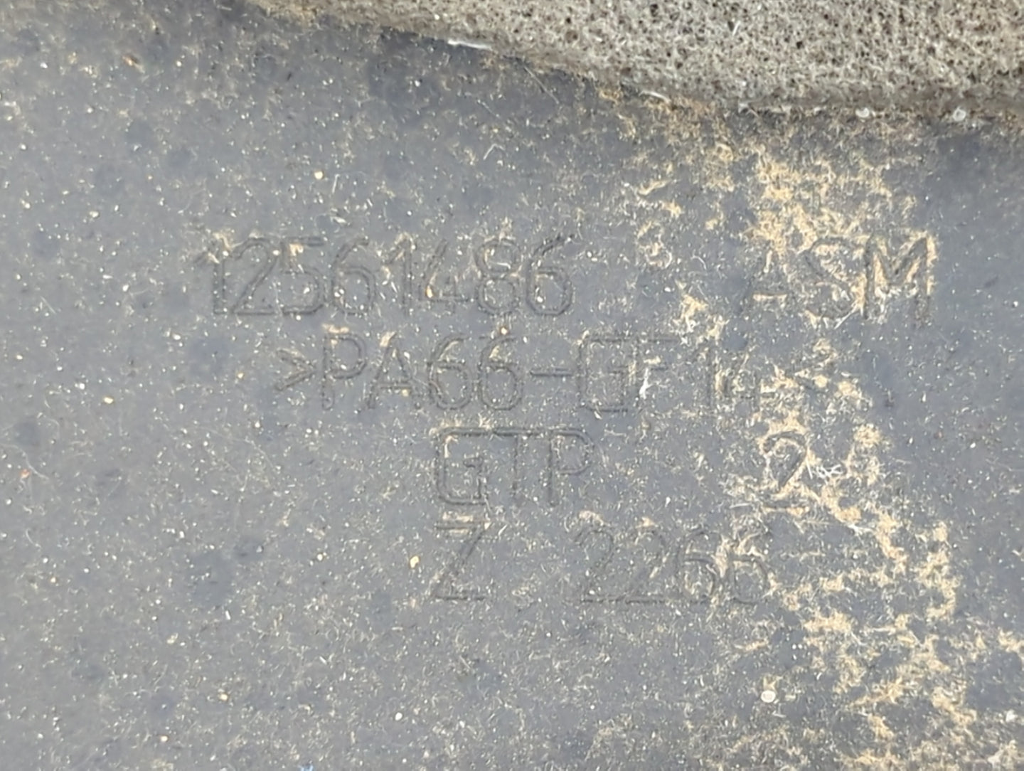 1999 Chevrolet Silverado 1500 Engine Cover - Oemusedautoparts1.com