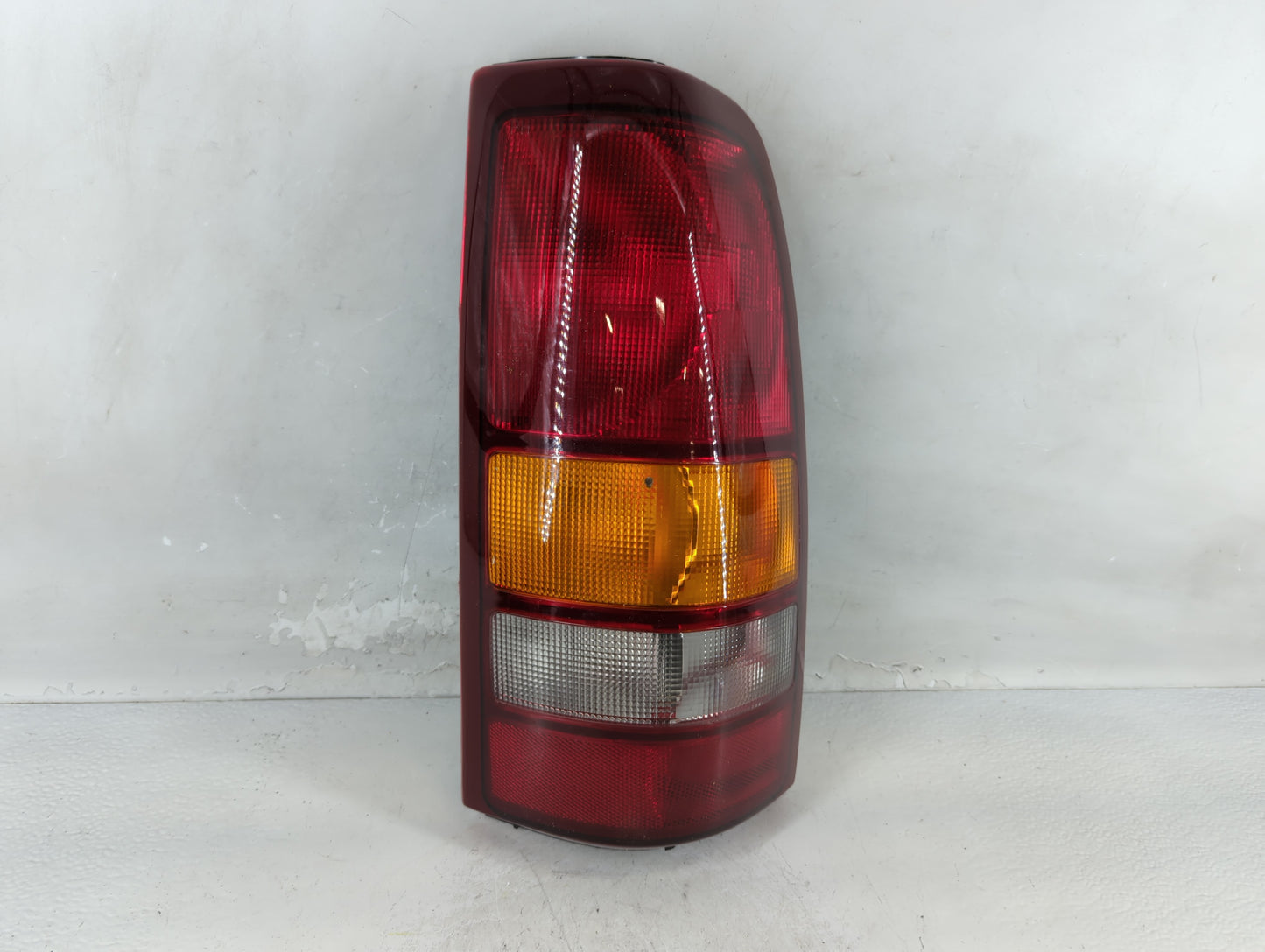 1999-2002 Chevrolet Silverado 1500 Tail Light Assembly Passenger Right OEM P/N:CV50053-B Fits Fits 1999 2000 2001 2002 2003 