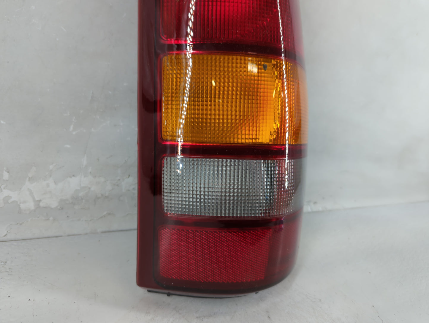 1999-2002 Chevrolet Silverado 1500 Tail Light Assembly Passenger Right OEM P/N:CV50053-B Fits Fits 1999 2000 2001 2002 2003 