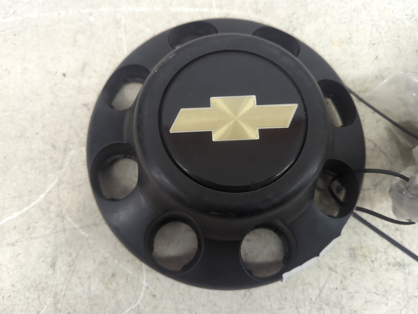 1999 Chevrolet Silverado 2500 Center Cap Oem - Oemusedautoparts1.com