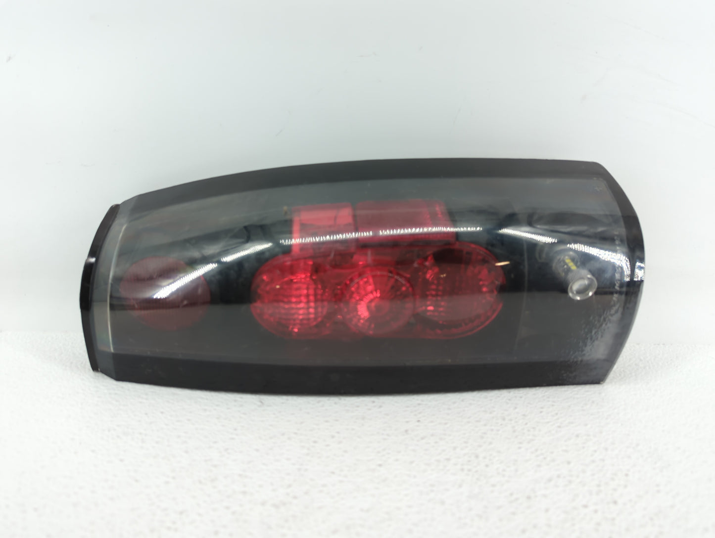 1995-1999 Chevrolet Suburban Tail Light Assembly Passenger Right OEM P/N:AI2RS2T Fits OEM Used Auto Parts - Oemusedautoparts