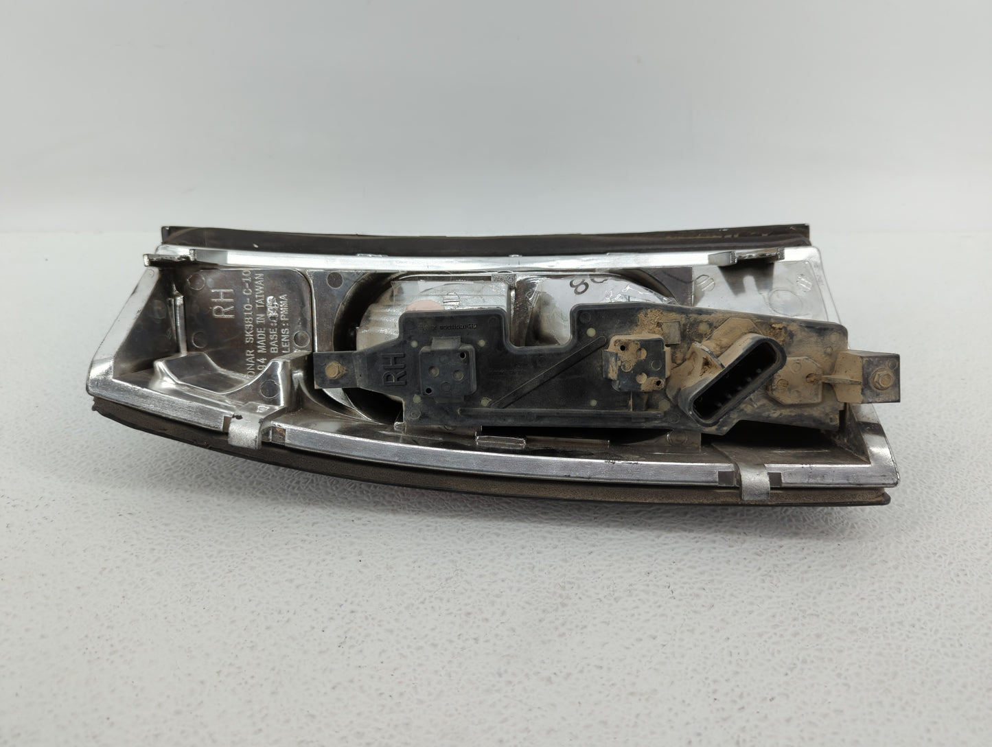1995-1999 Chevrolet Suburban Tail Light Assembly Passenger Right OEM P/N:AI2RS2T Fits OEM Used Auto Parts - Oemusedautoparts