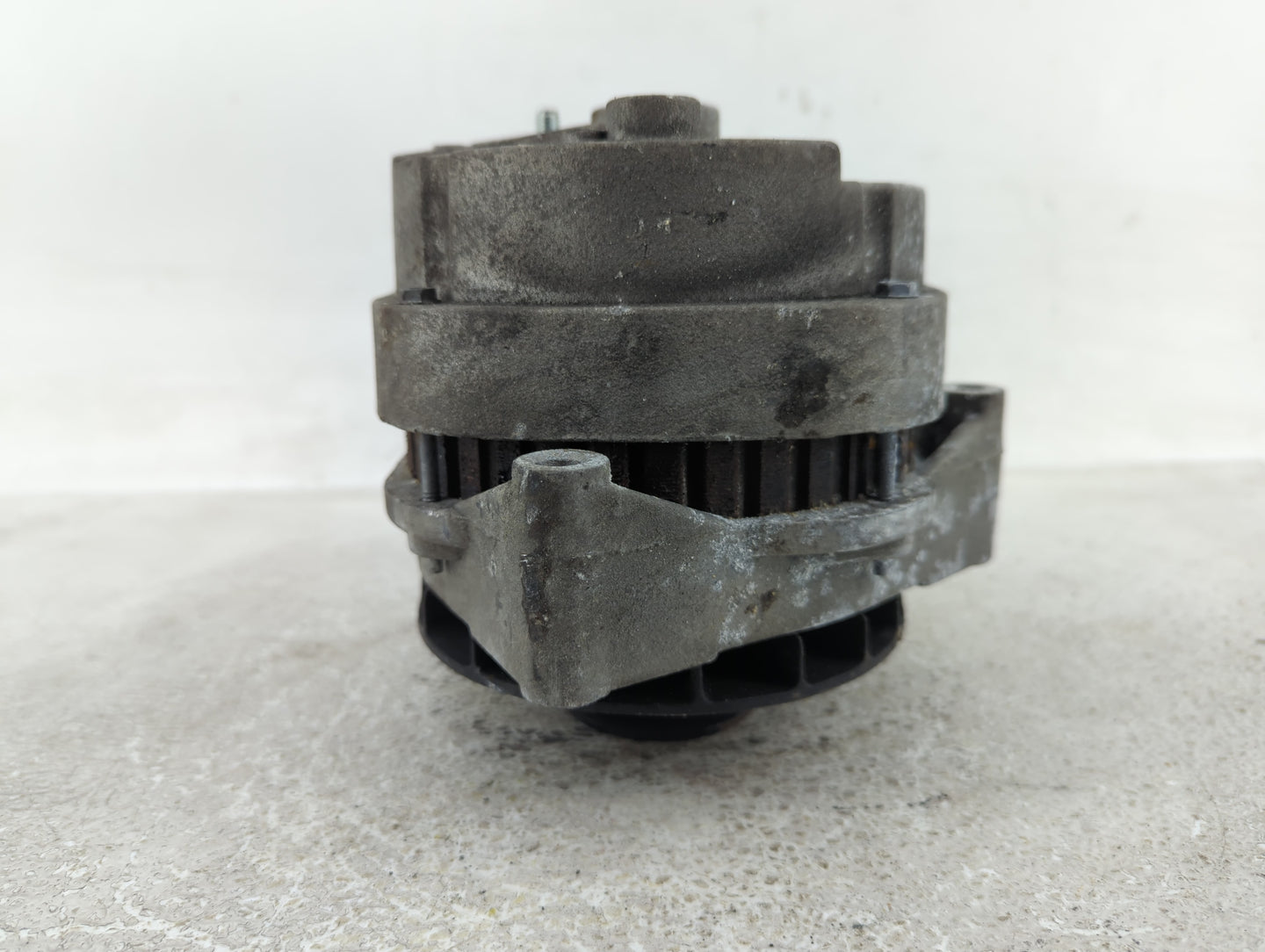 1996-1999 Chevrolet Suburban 1500 Alternator Replacement Generator Charging Assembly Engine OEM Fits Fits 1996 1997 1998 199