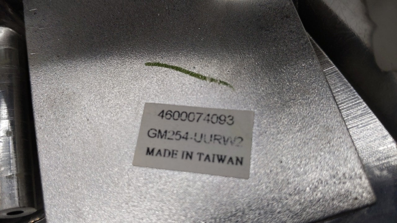 1995-1999 Chevrolet Suburban 1500 Tail Light Assembly Driver Left OEM P/N:SK3811-C-1 GM254-UURW2 Fits OEM Used Auto Parts - 