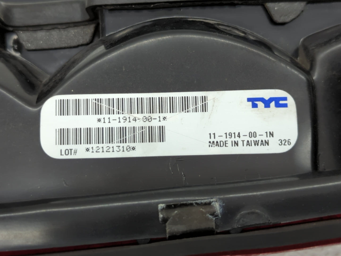 1995-1999 Chevrolet Suburban 1500 Tail Light Assembly Driver Left OEM P/N:11-1914-00-1N SK3811-C-1 Fits OEM Used Auto Parts 