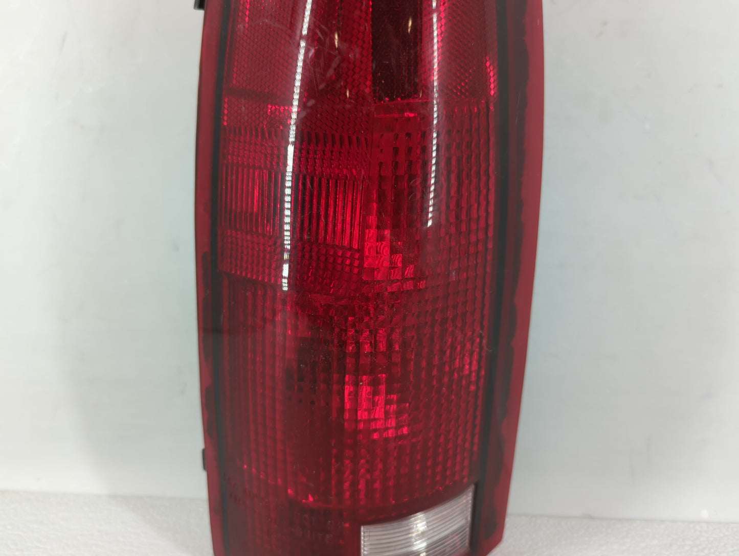 1995-1999 Chevrolet Suburban 1500 Tail Light Assembly Driver Left OEM P/N:11-1914-00-1N SK3811-C-1 Fits OEM Used Auto Parts 