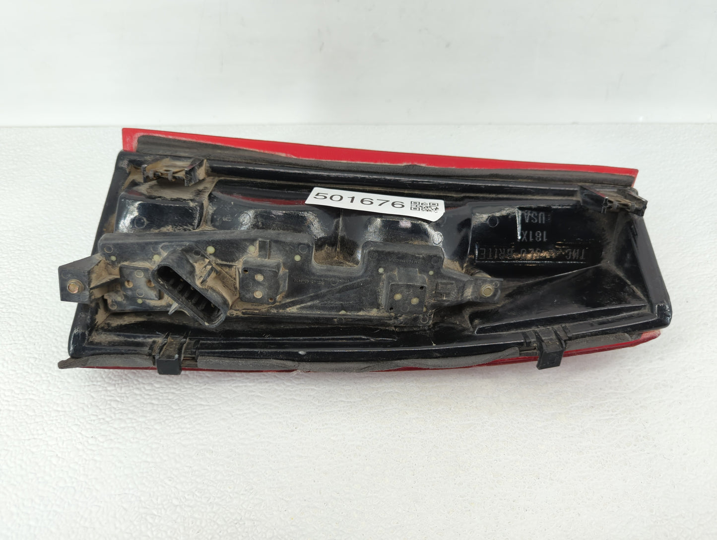 1995-1999 Chevrolet Suburban 1500 Tail Light Assembly Driver Left OEM P/N:11-1914-00-1N SK3811-C-1 Fits OEM Used Auto Parts 