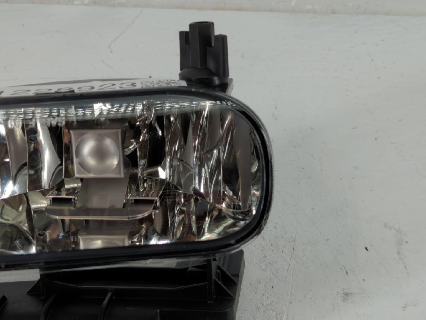 1999-2000 Chevrolet Tahoe Passenger Right Oem Front Light Lamp - Oemusedautoparts1.com