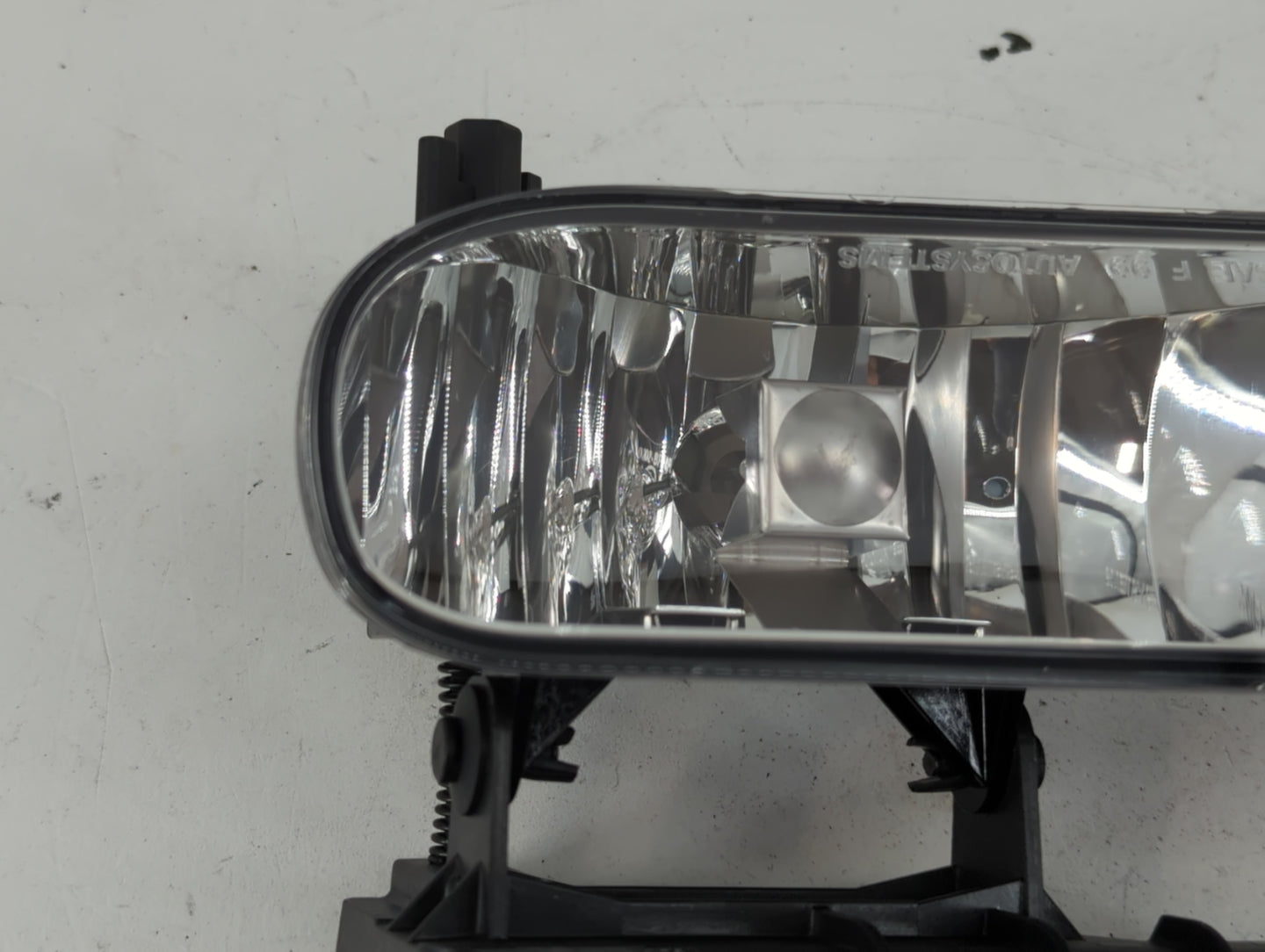 1999-2000 Chevrolet Tahoe Driver Left Oem Front Light Lamp - Oemusedautoparts1.com