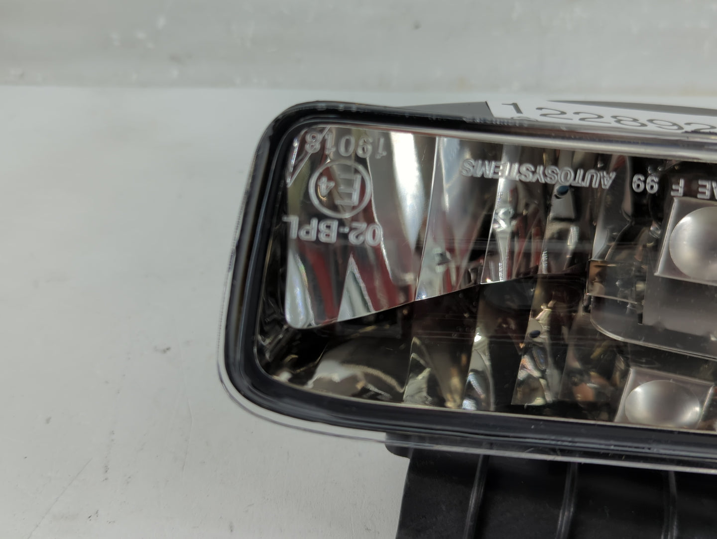 1999-2000 Chevrolet Tahoe Passenger Right Oem Front Light Lamp - Oemusedautoparts1.com