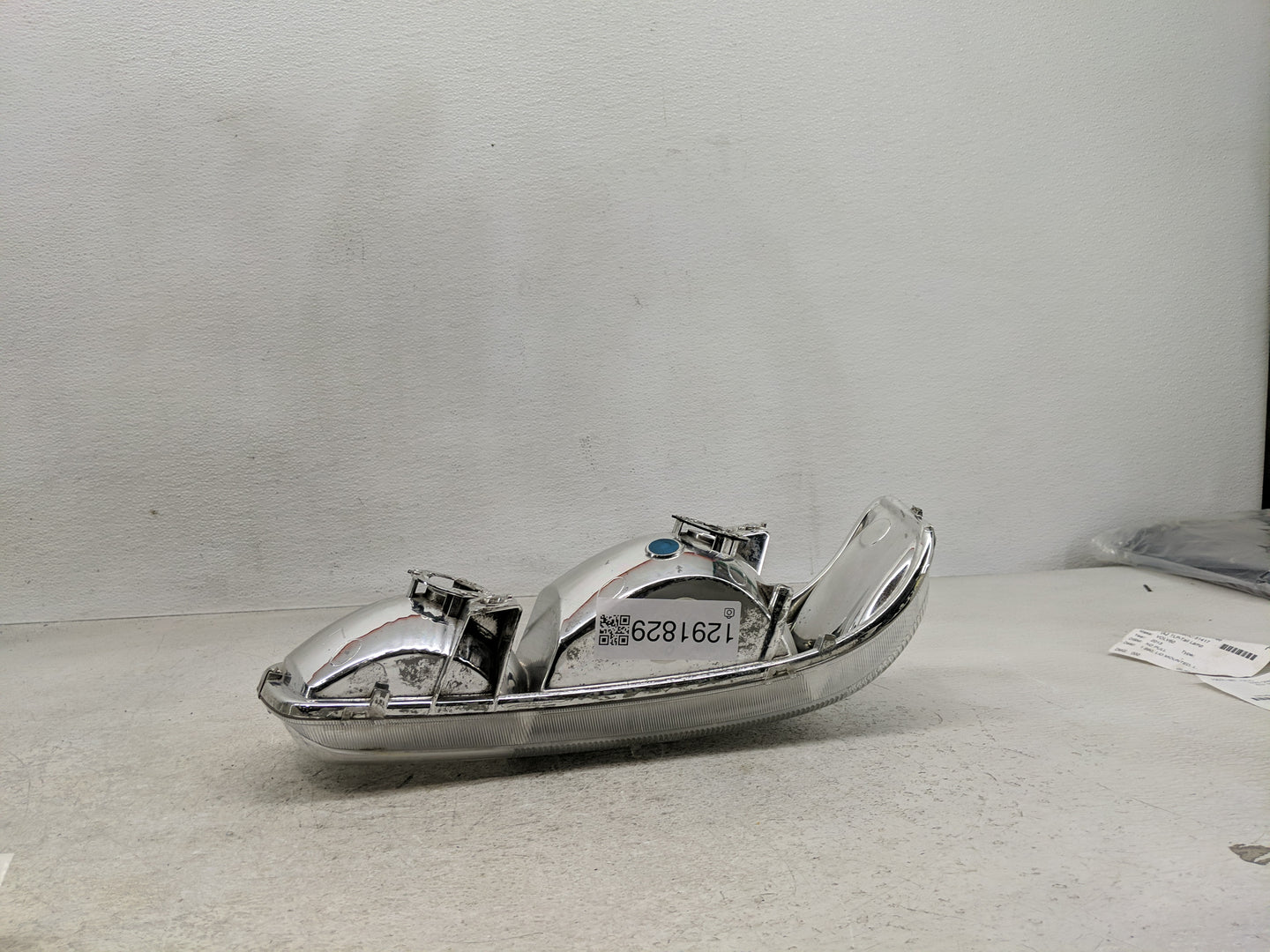 1995-2000 Chevrolet Tahoe Driver Left Oem Head Light Headlight Lamp - Oemusedautoparts1.com
