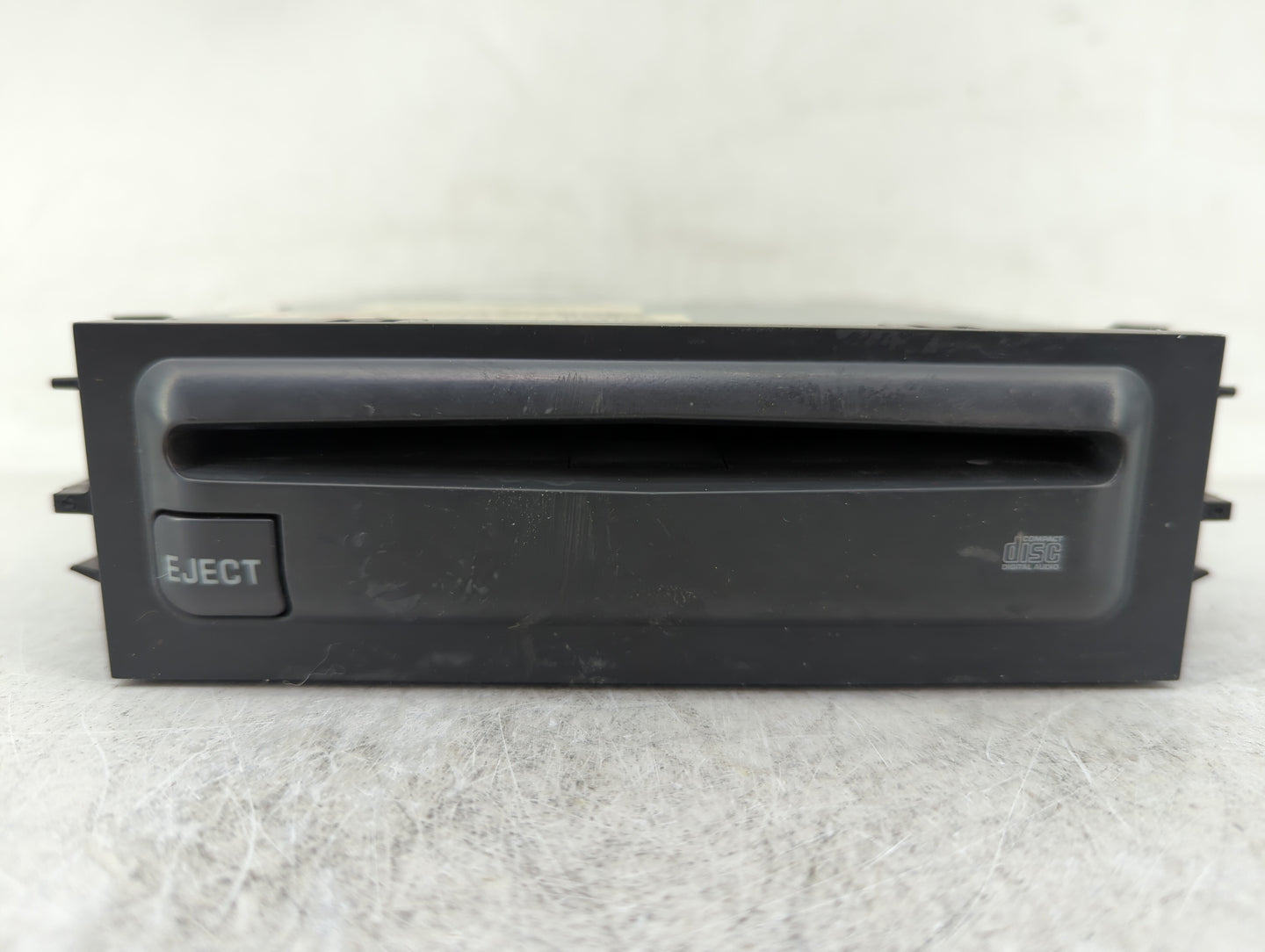1995-2000 Chevrolet Tahoe Radio AM FM Cd Player Receiver Replacement P/N:16231055 Fits OEM Used Auto Parts - Oemusedautopart