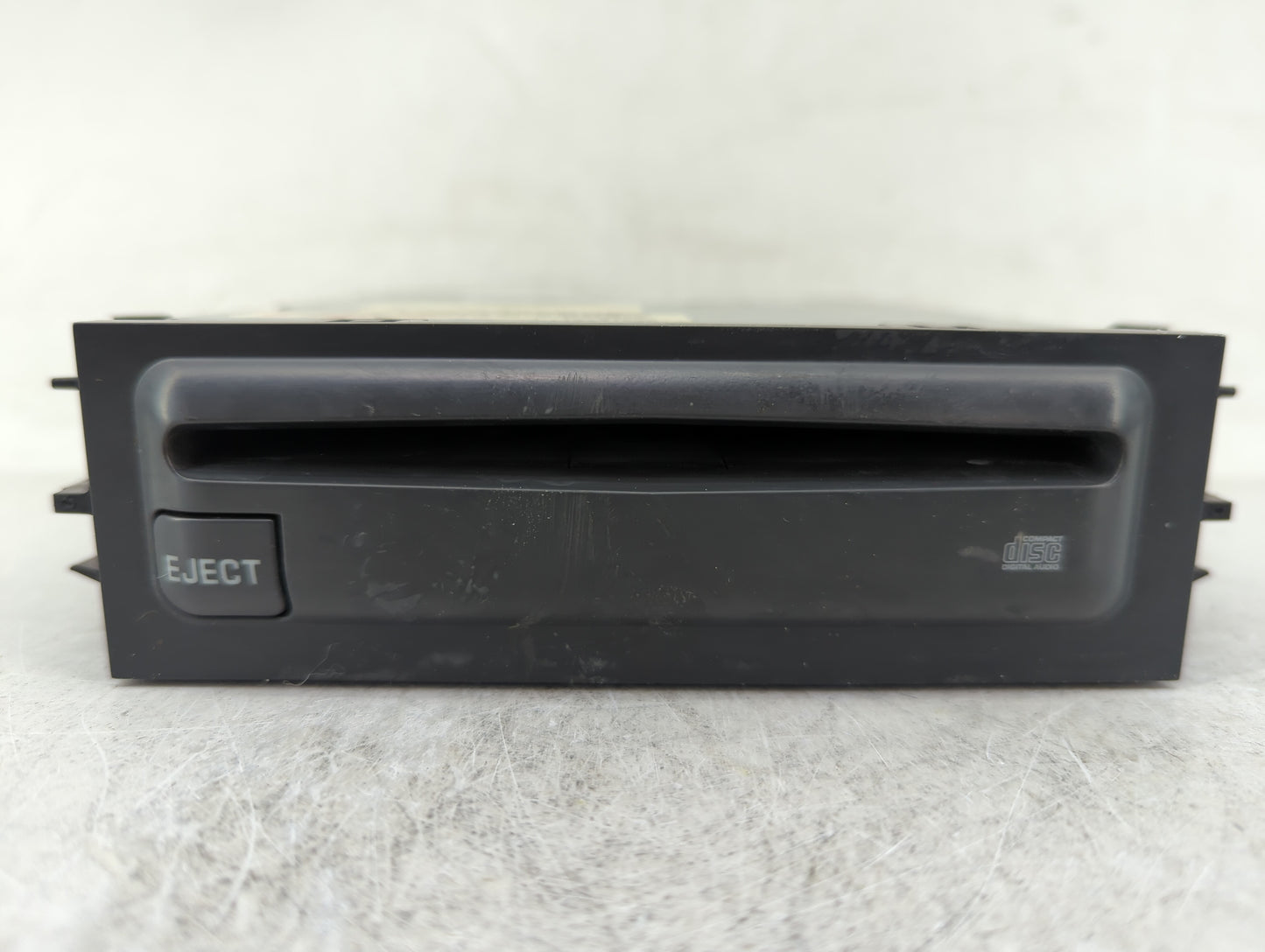 1995-2000 Chevrolet Tahoe Radio AM FM Cd Player Receiver Replacement P/N:16231055 Fits OEM Used Auto Parts - Oemusedautopart