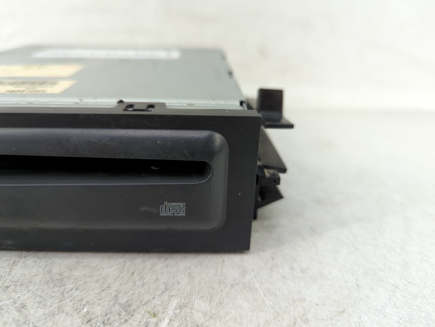 1995-2000 Chevrolet Tahoe Radio AM FM Cd Player Receiver Replacement P/N:16231055 Fits OEM Used Auto Parts - Oemusedautopart