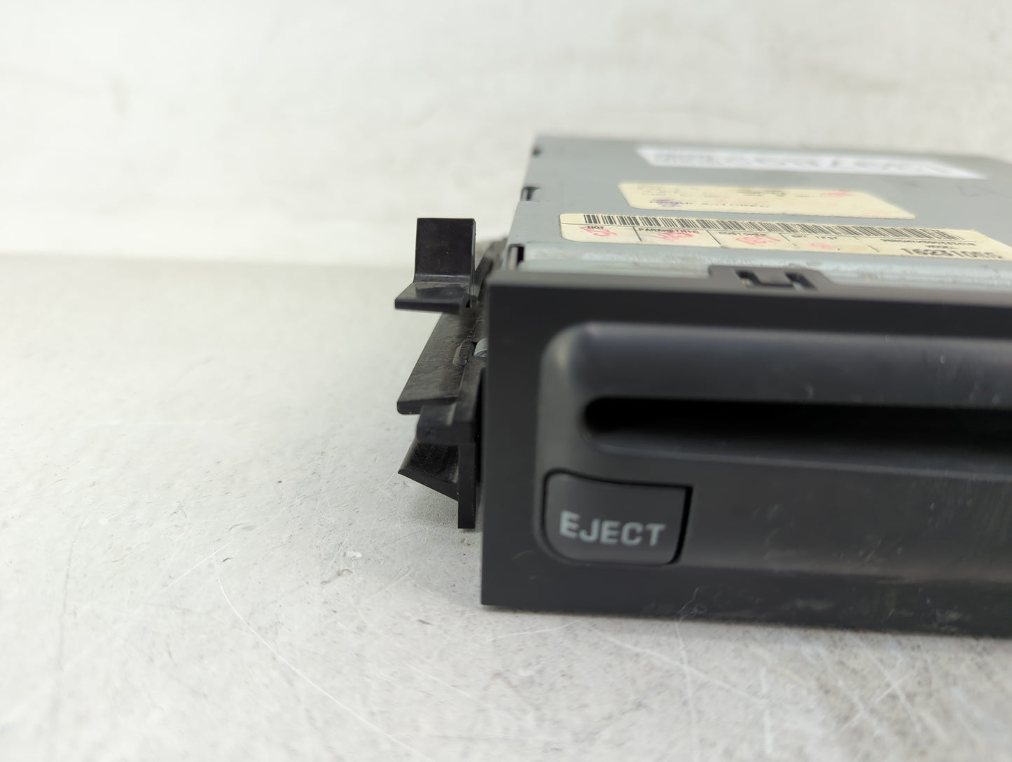 1995-2000 Chevrolet Tahoe Radio AM FM Cd Player Receiver Replacement P/N:16231055 Fits OEM Used Auto Parts - Oemusedautopart