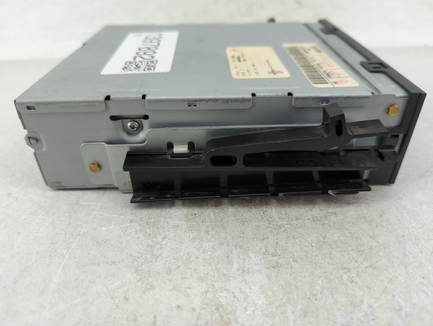 1995-2000 Chevrolet Tahoe Radio AM FM Cd Player Receiver Replacement P/N:16231055 Fits OEM Used Auto Parts - Oemusedautopart