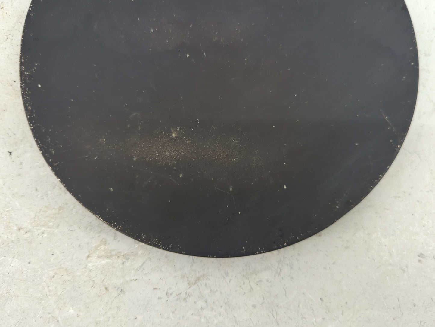 1999 Chevrolet Tahoe Center Cap Oem Black 1413847 - Oemusedautoparts1.com