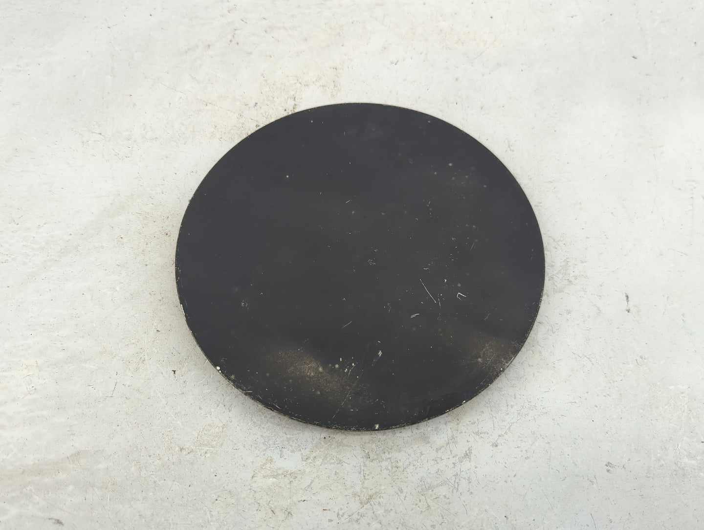 1999 Chevrolet Tahoe Center Cap Oem Black 1413848 - Oemusedautoparts1.com