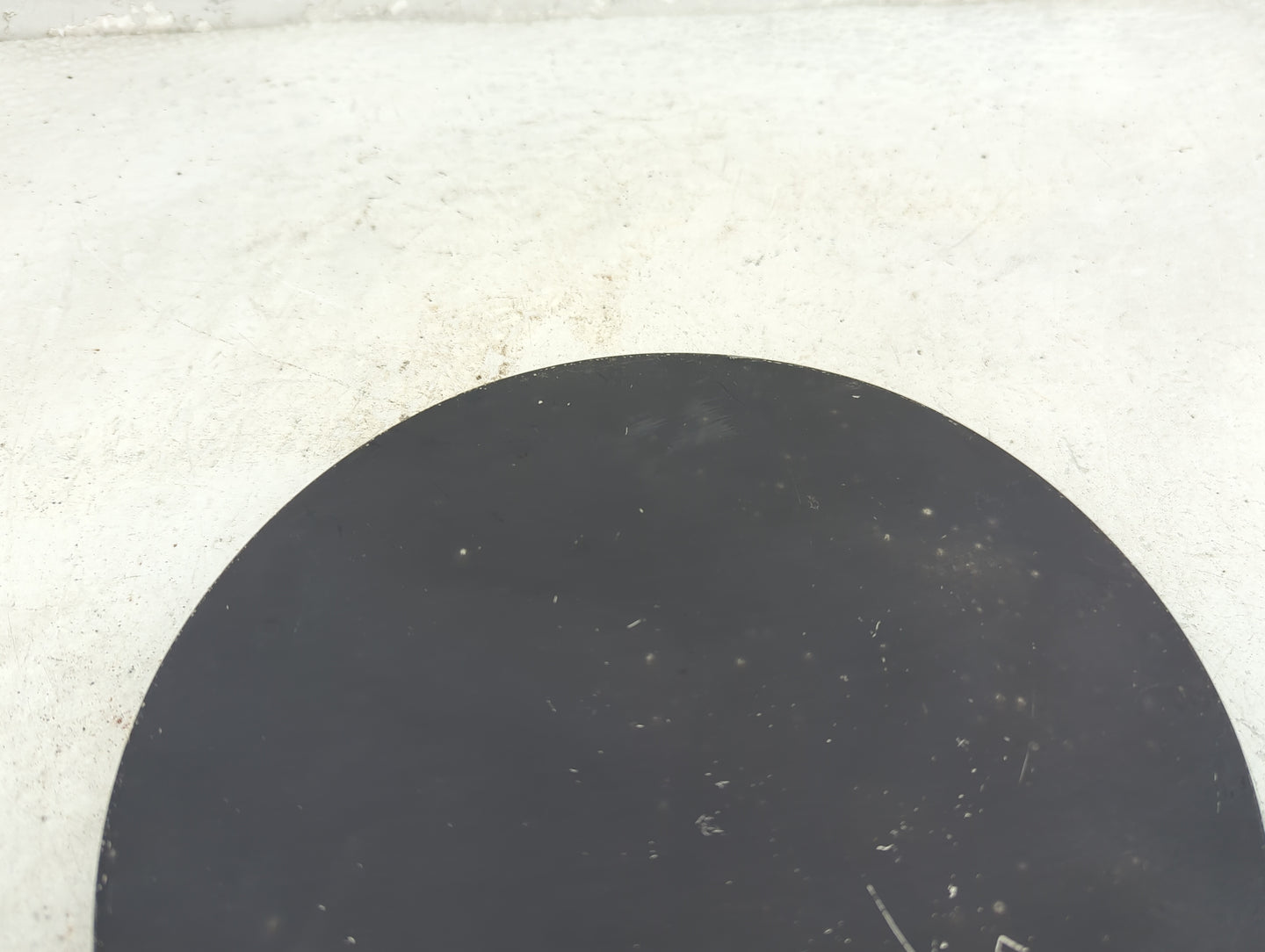 1999 Chevrolet Tahoe Center Cap Oem Black 1413848 - Oemusedautoparts1.com