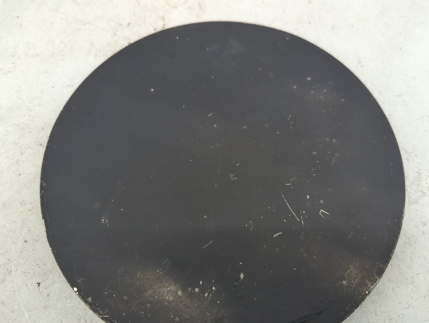 1999 Chevrolet Tahoe Center Cap Oem Black 1413848 - Oemusedautoparts1.com
