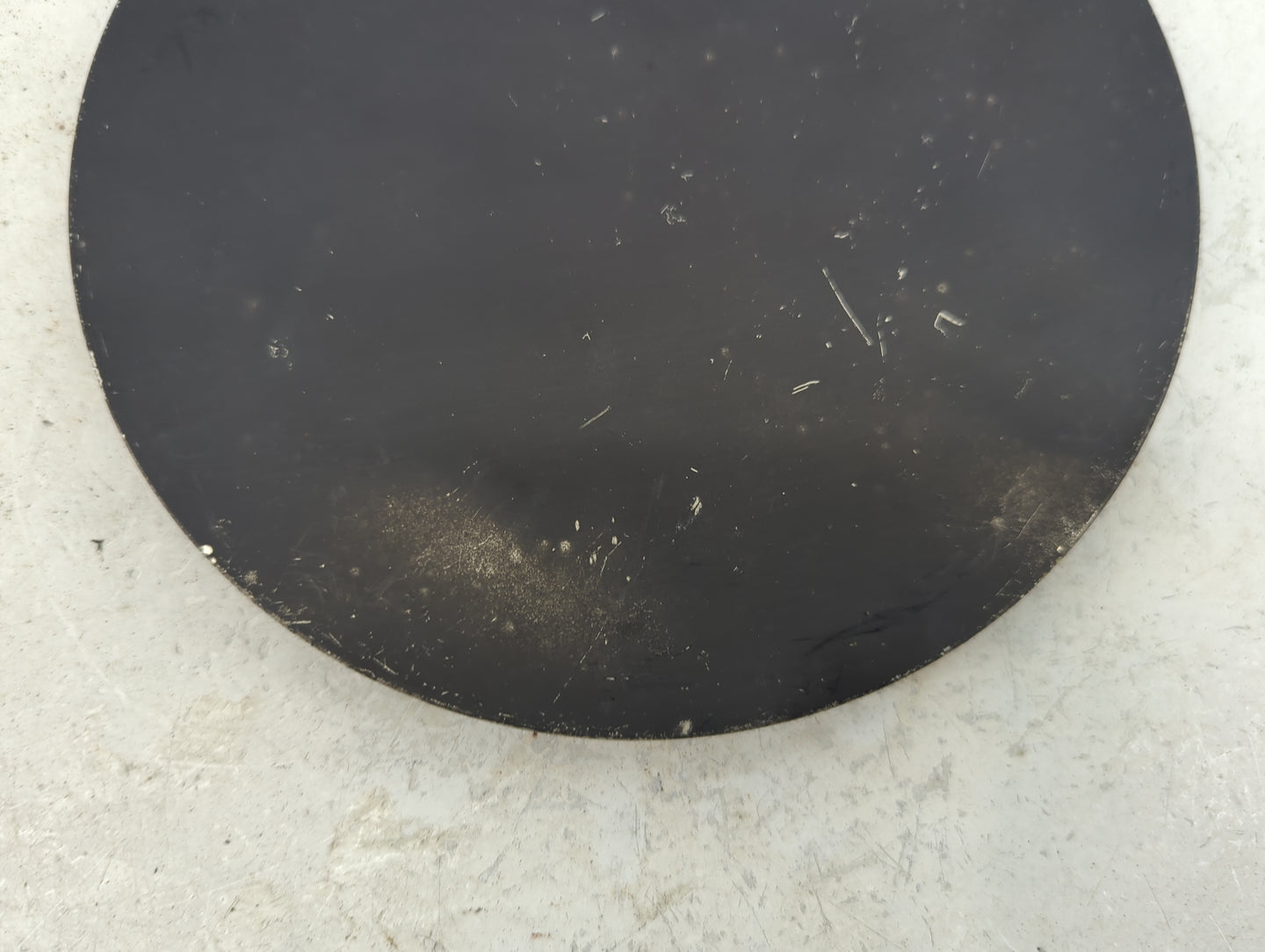 1999 Chevrolet Tahoe Center Cap Oem Black 1413848 - Oemusedautoparts1.com