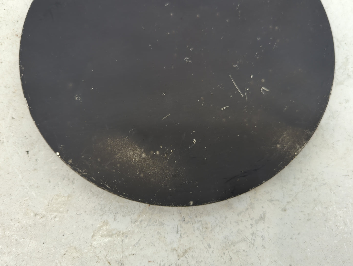 1999 Chevrolet Tahoe Center Cap Oem Black 1413848 - Oemusedautoparts1.com