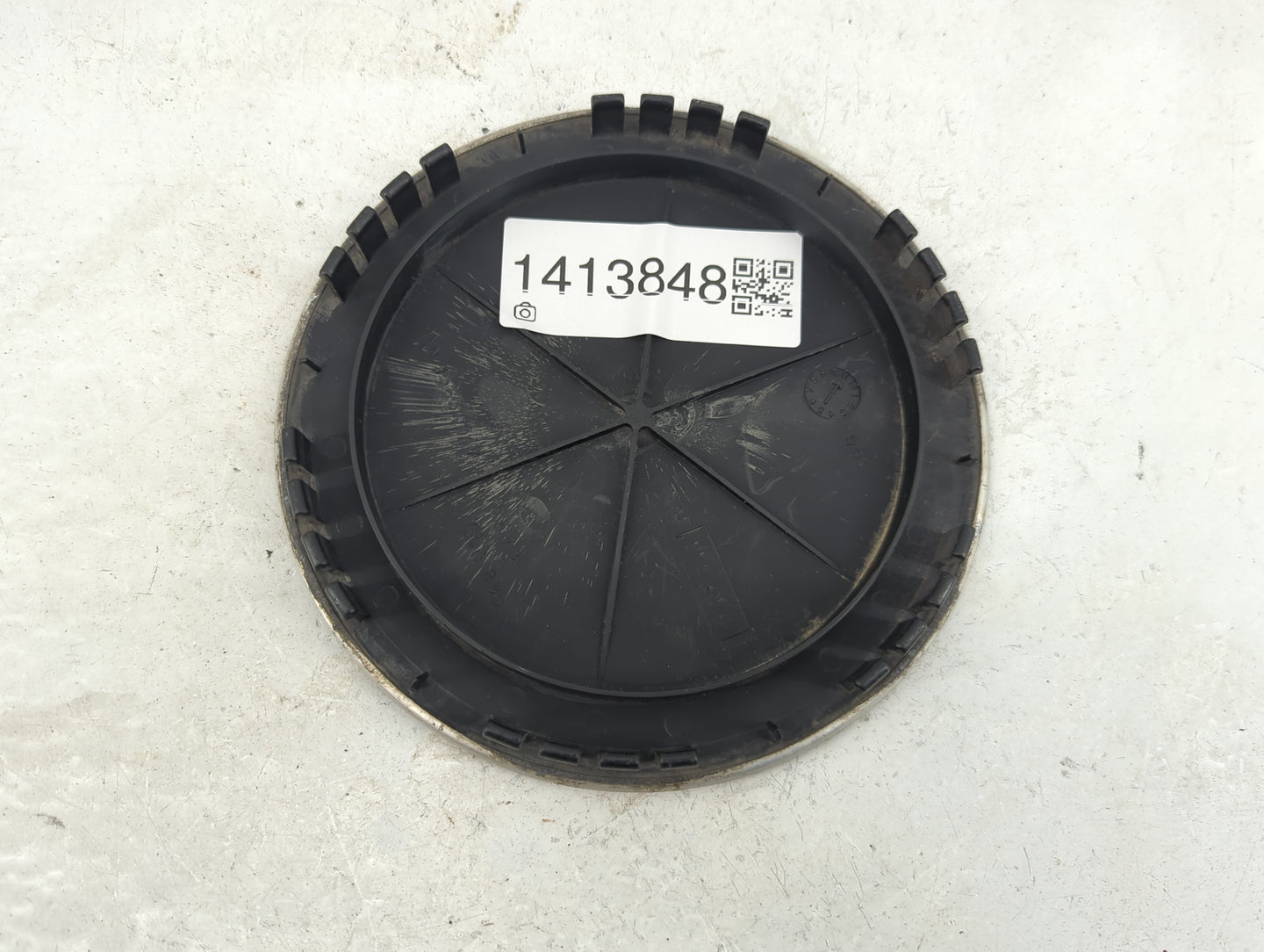 1999 Chevrolet Tahoe Center Cap Oem Black 1413848 - Oemusedautoparts1.com