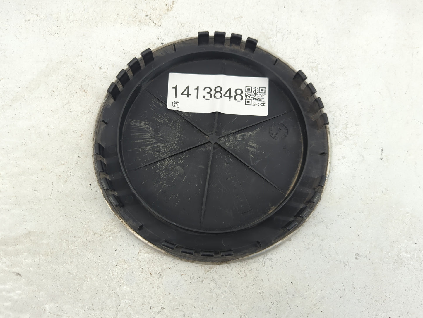 1999 Chevrolet Tahoe Center Cap Oem Black 1413848 - Oemusedautoparts1.com
