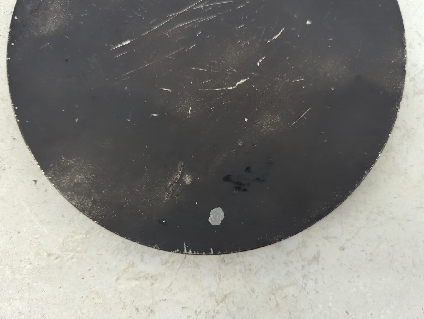 1999 Chevrolet Tahoe Center Cap Oem Black 1413849 - Oemusedautoparts1.com
