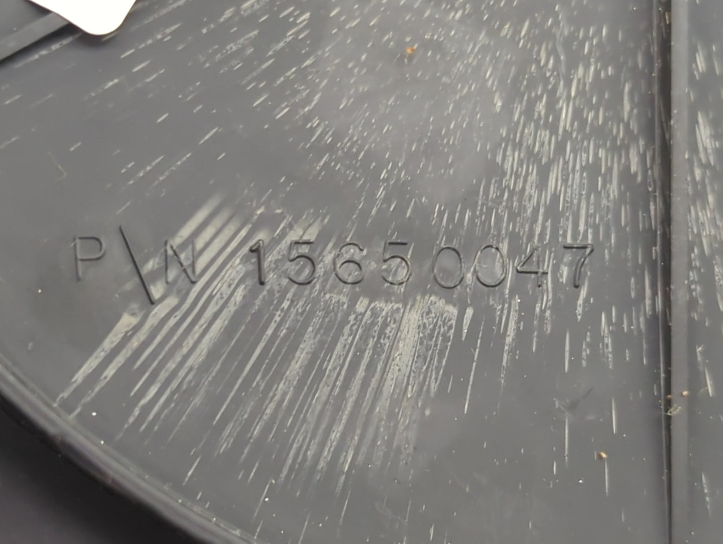1999 Chevrolet Tahoe Center Cap Oem Black 1413849 - Oemusedautoparts1.com