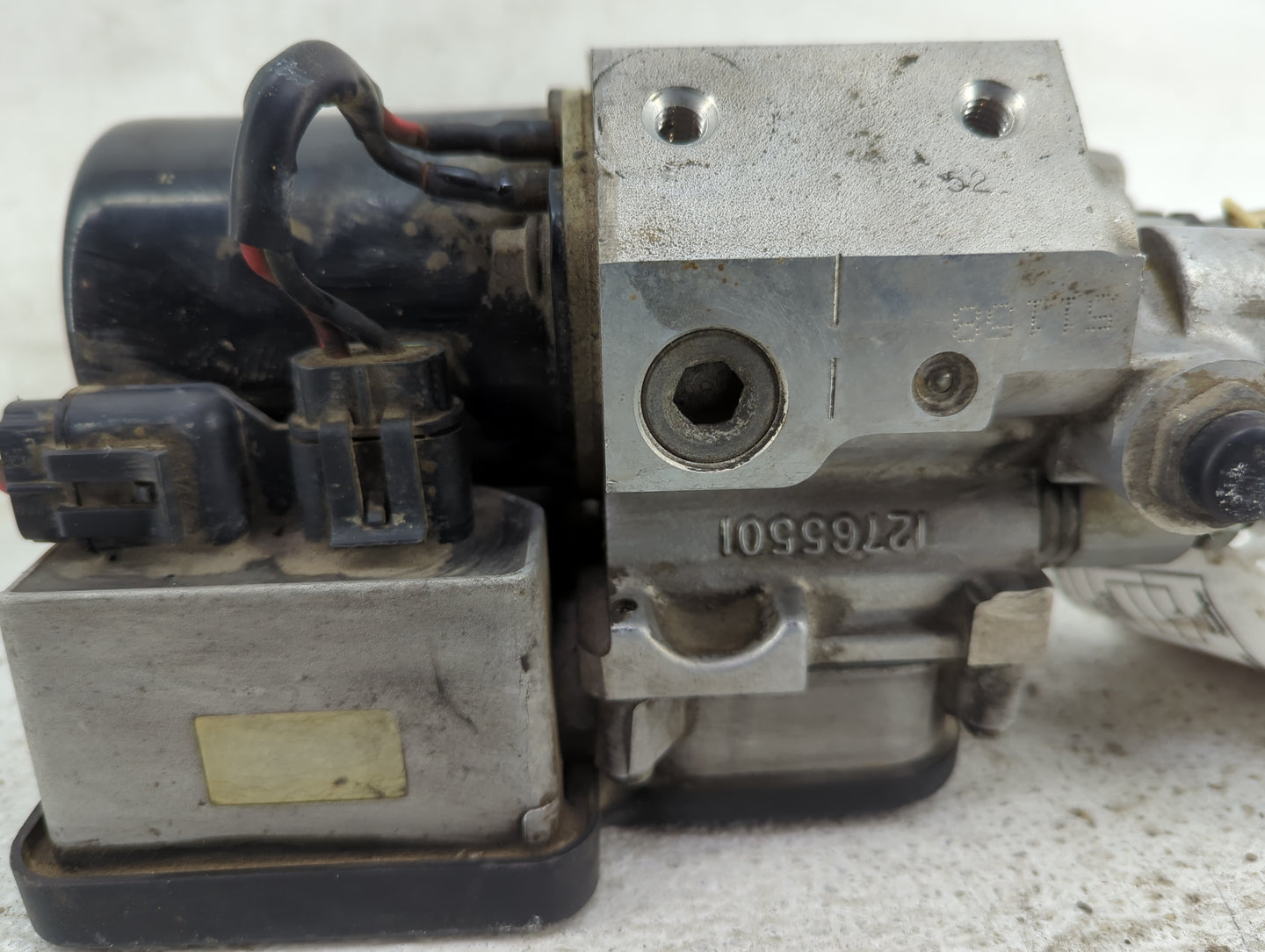 1999 Chevrolet Tahoe ABS Pump Control Module Replacement P/N:12765501 Fits OEM Used Auto Parts - Oemusedautoparts1.com