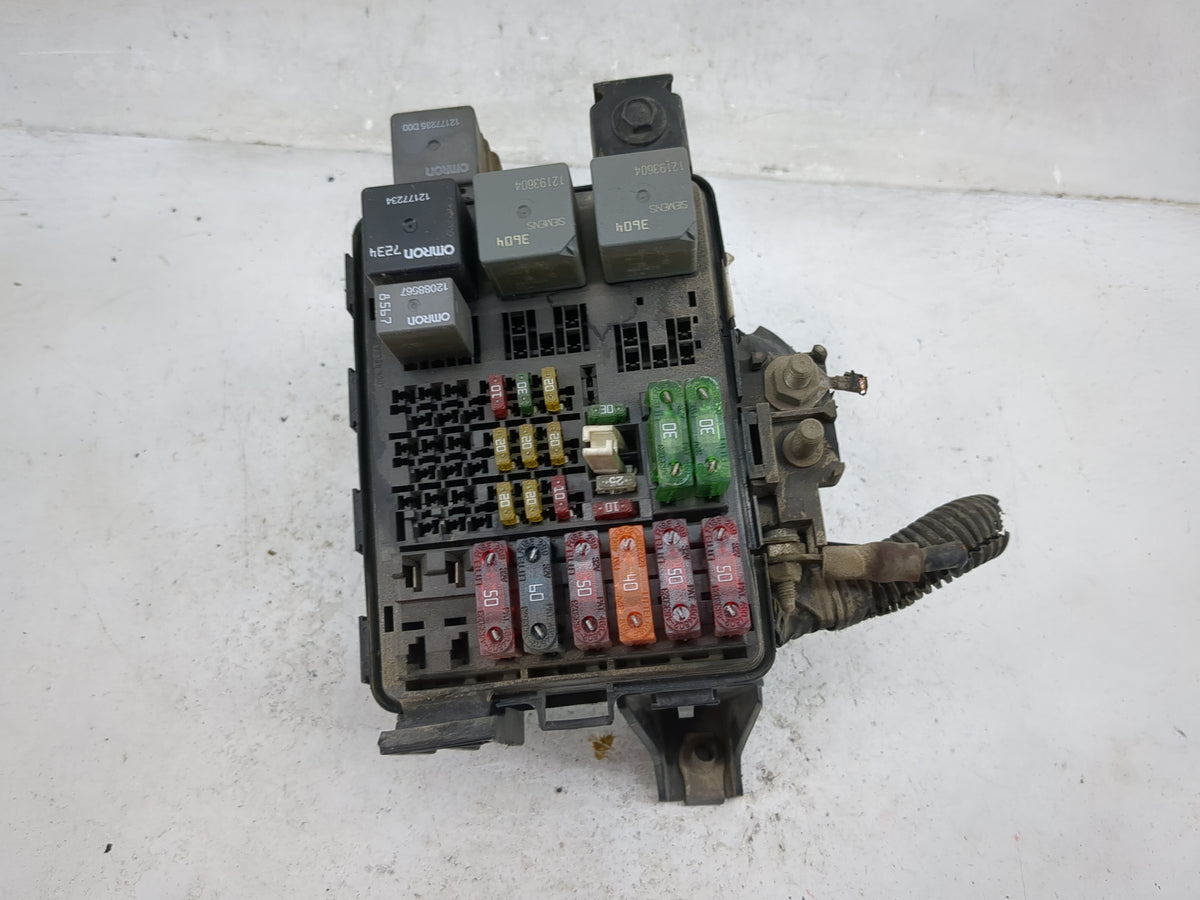 1999 Chevrolet Tahoe Fusebox Fuse Box Panel Relay Module P/N:12162365-D 12177235, 12088567, 12177234, 12193604 Fits OEM Used