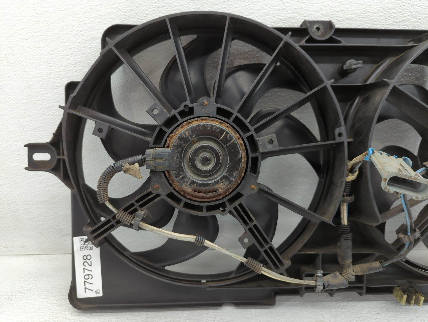 1999-2000 Chevrolet Venture Left Radiator Fan Motor Assembly - Oemusedautoparts1.com