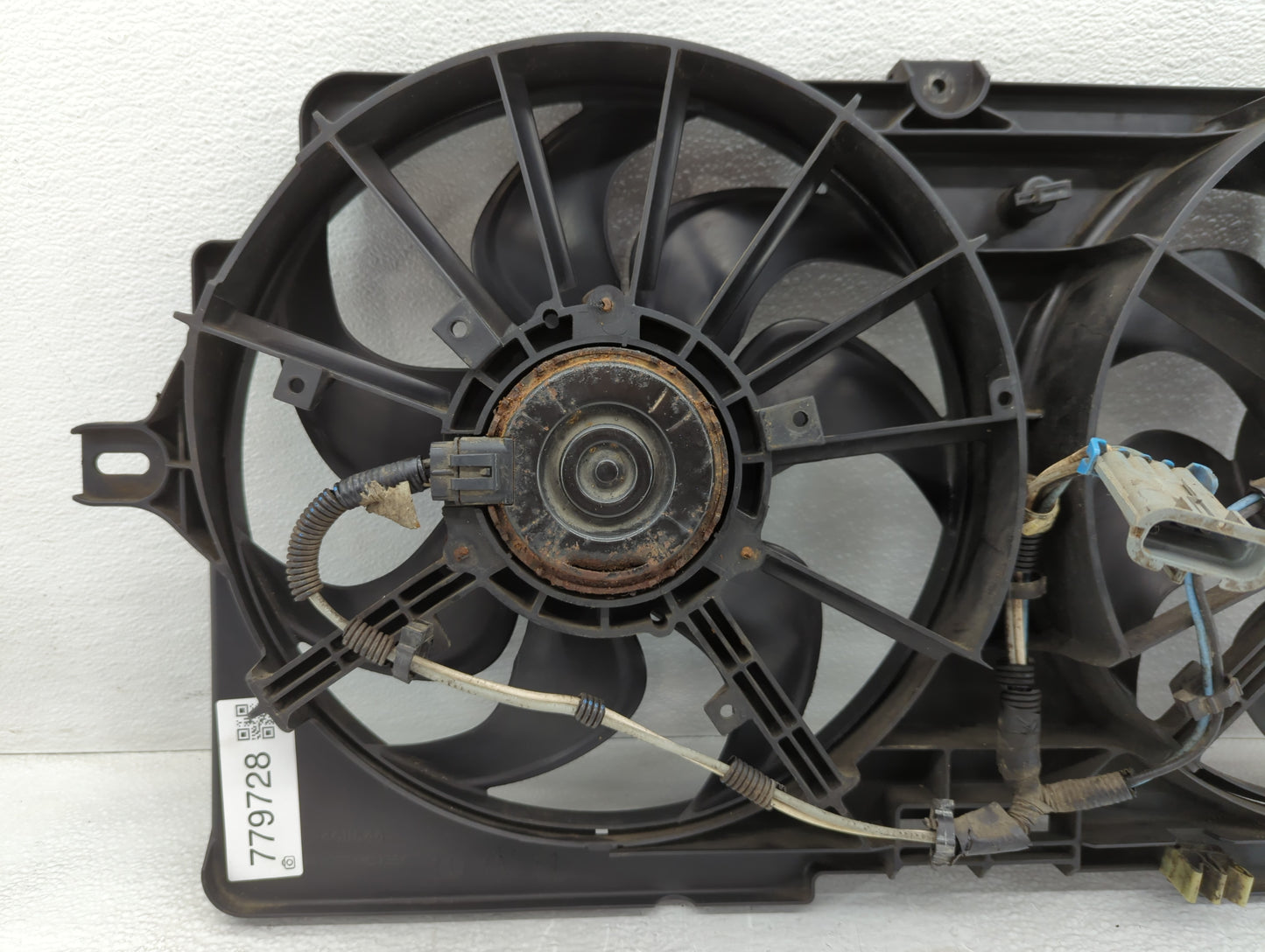 1999-2000 Chevrolet Venture Left Radiator Fan Motor Assembly - Oemusedautoparts1.com