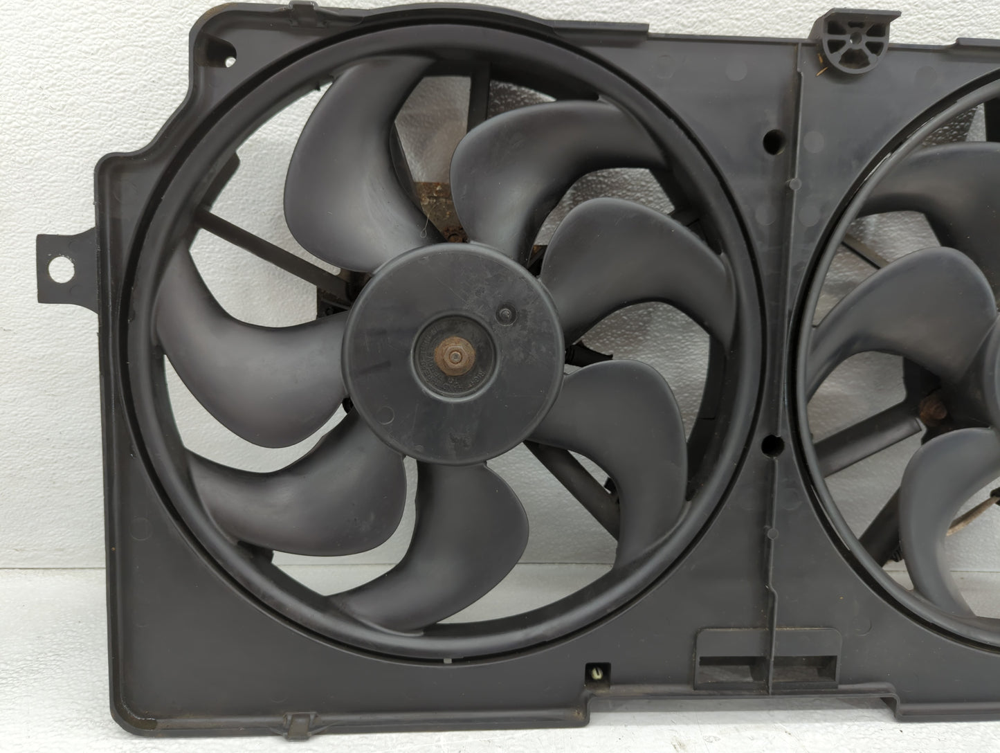 1999-2000 Chevrolet Venture Left Radiator Fan Motor Assembly - Oemusedautoparts1.com