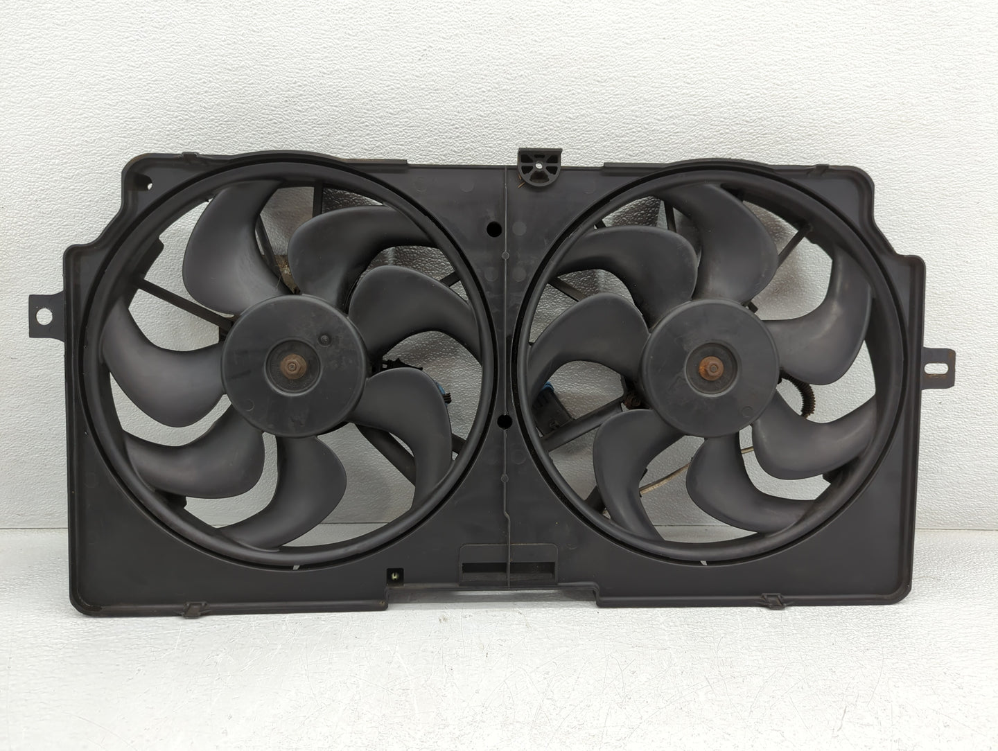 1999-2000 Chevrolet Venture Left Radiator Fan Motor Assembly - Oemusedautoparts1.com