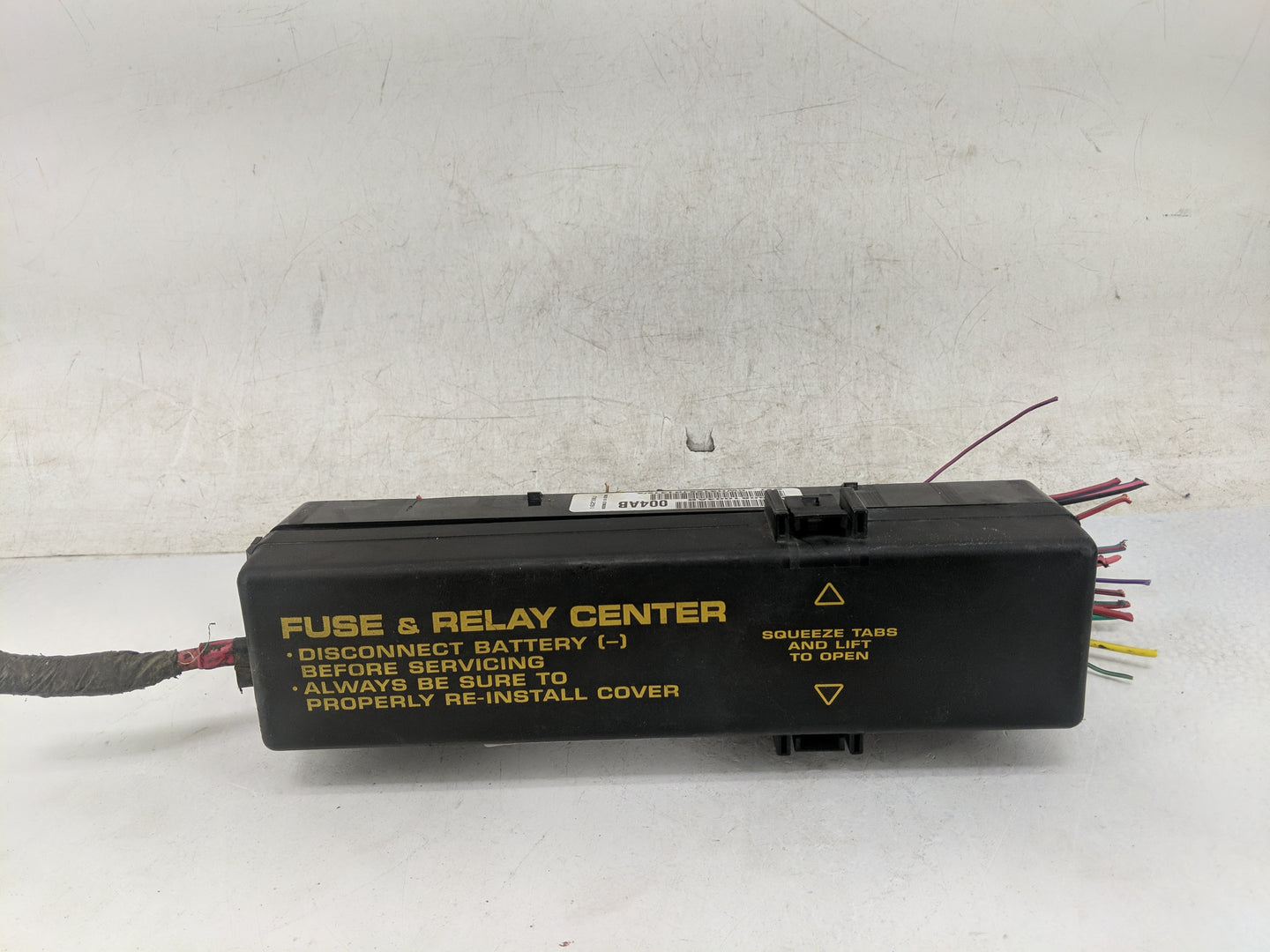 1999 Chrysler Lhs Fusebox Fuse Box Panel Relay Module Fits OEM Used Auto Parts - Oemusedautoparts1.com