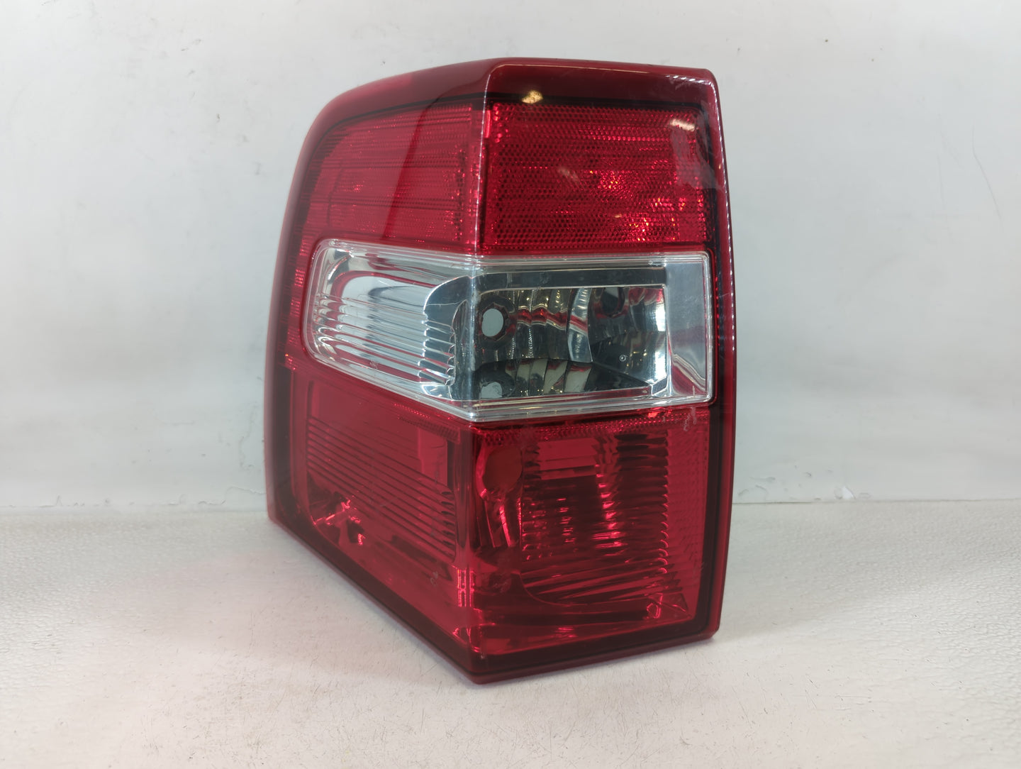 1997-2004 Dodge Dakota Tail Light Assembly Driver Left OEM P/N:44ZH-1865B Fits Fits 1997 1998 1999 2000 2001 2002 2003 2004 