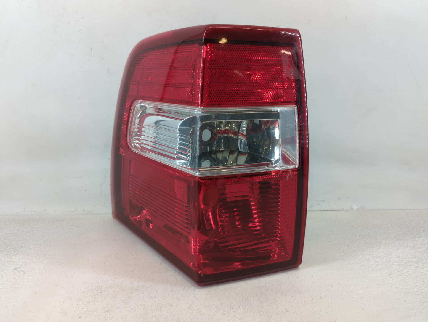 1997-2004 Dodge Dakota Tail Light Assembly Driver Left OEM P/N:44ZH-1865B Fits Fits 1997 1998 1999 2000 2001 2002 2003 2004 