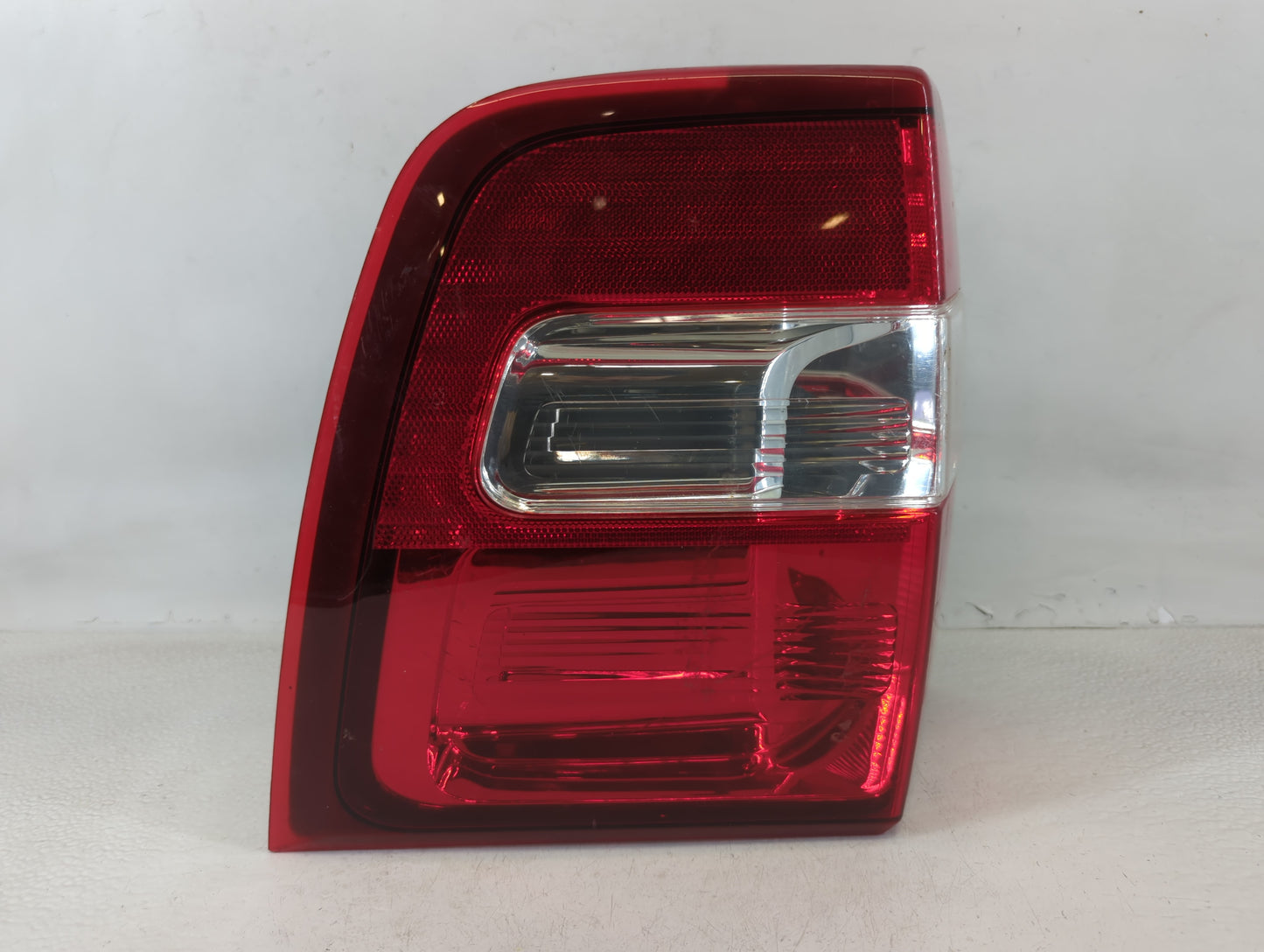 1997-2004 Dodge Dakota Tail Light Assembly Driver Left OEM P/N:44ZH-1865B Fits Fits 1997 1998 1999 2000 2001 2002 2003 2004 