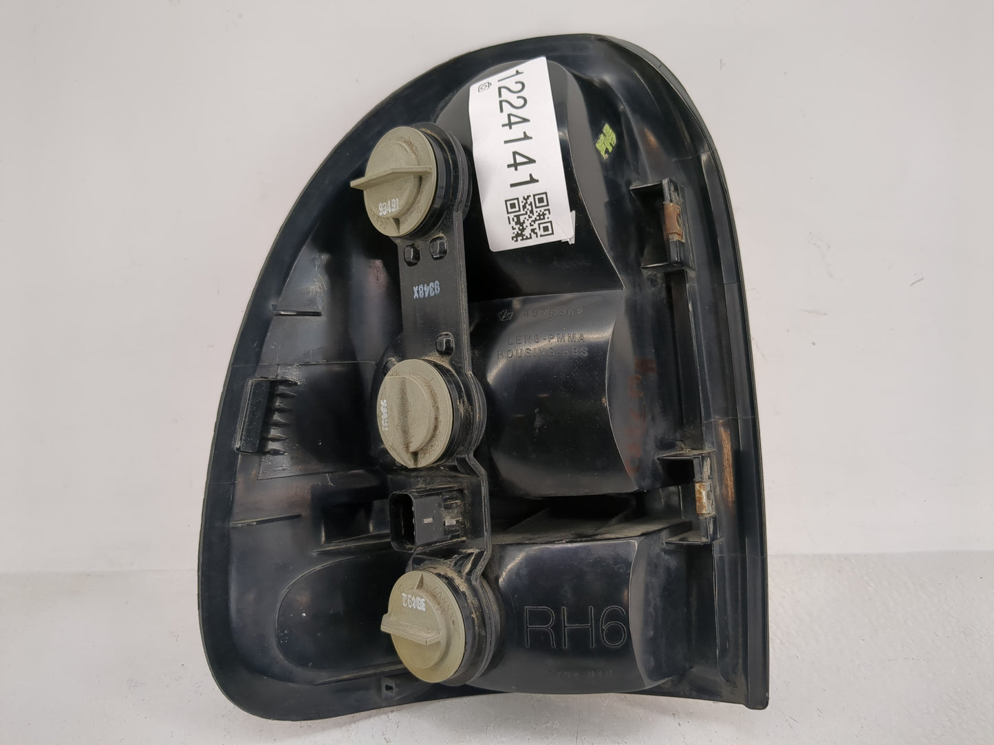 1999 Dodge Durango Tail Light Assembly Passenger Right OEM P/N:4576362 Fits OEM Used Auto Parts - Oemusedautoparts1.com