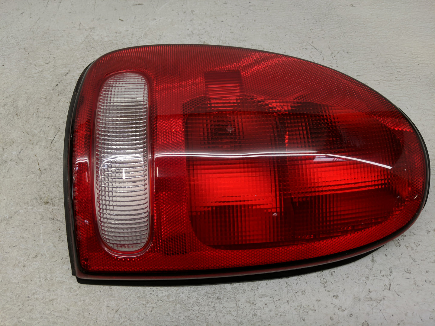 1999 Dodge Durango Tail Light Assembly Driver Left OEM P/N:4576363 4576362 Fits OEM Used Auto Parts - Oemusedautoparts1.com